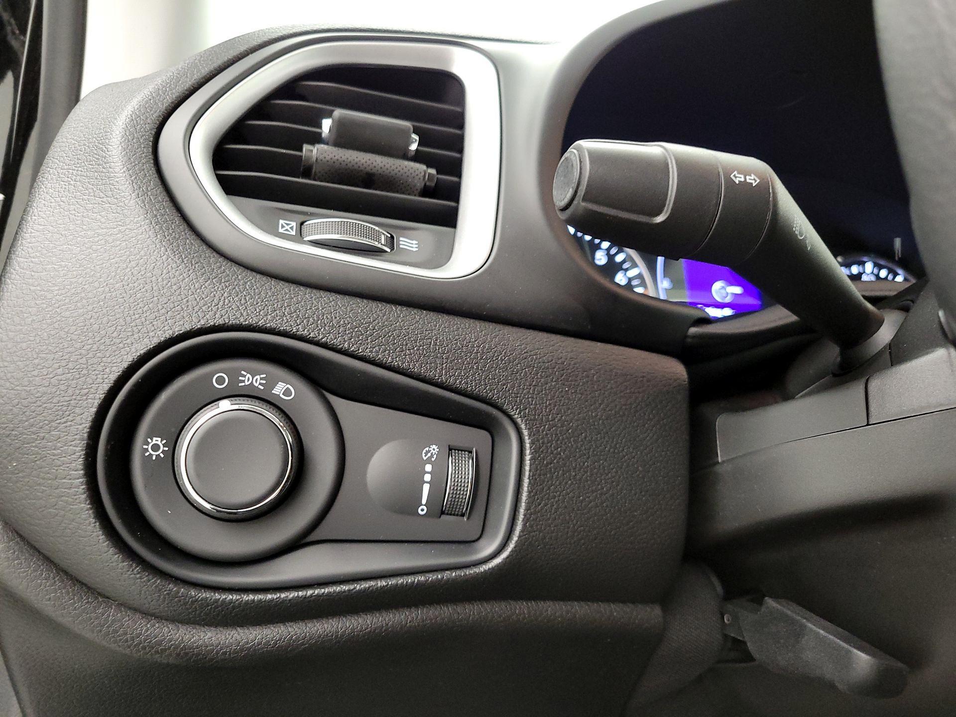 Thumbnail: 2021 Jeep Renegade - 13