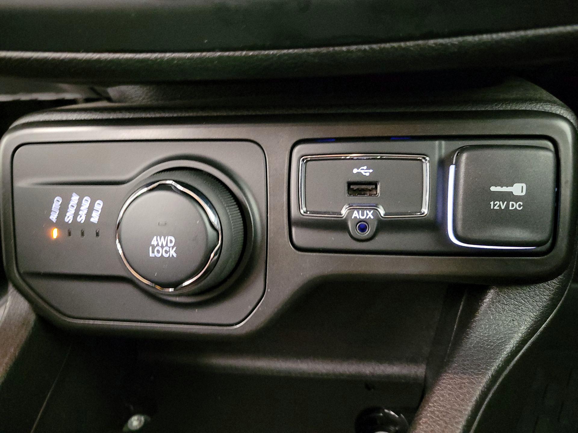 Thumbnail: 2021 Jeep Renegade - 18