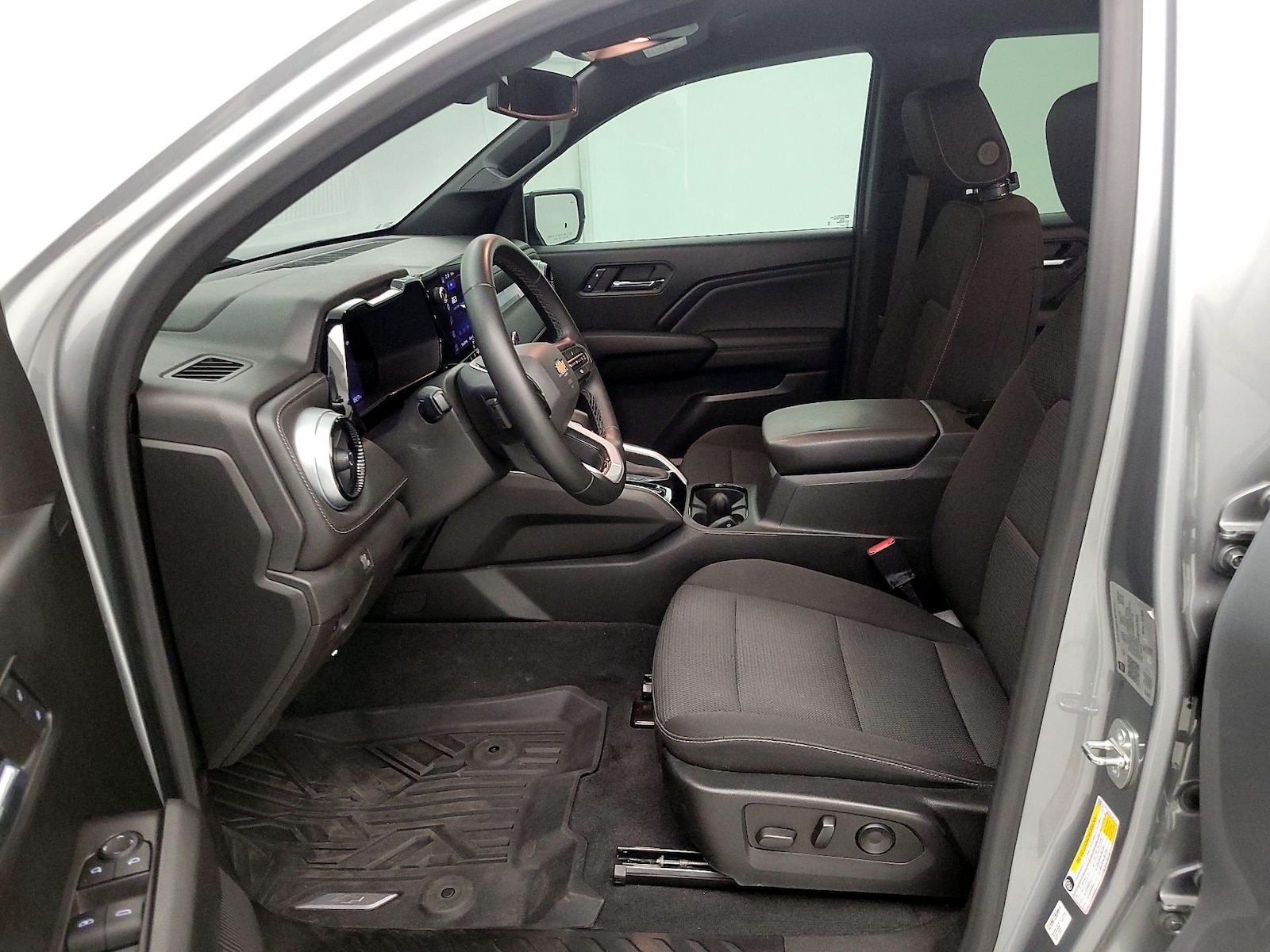 2023 Chevrolet Colorado LT - Photo 12