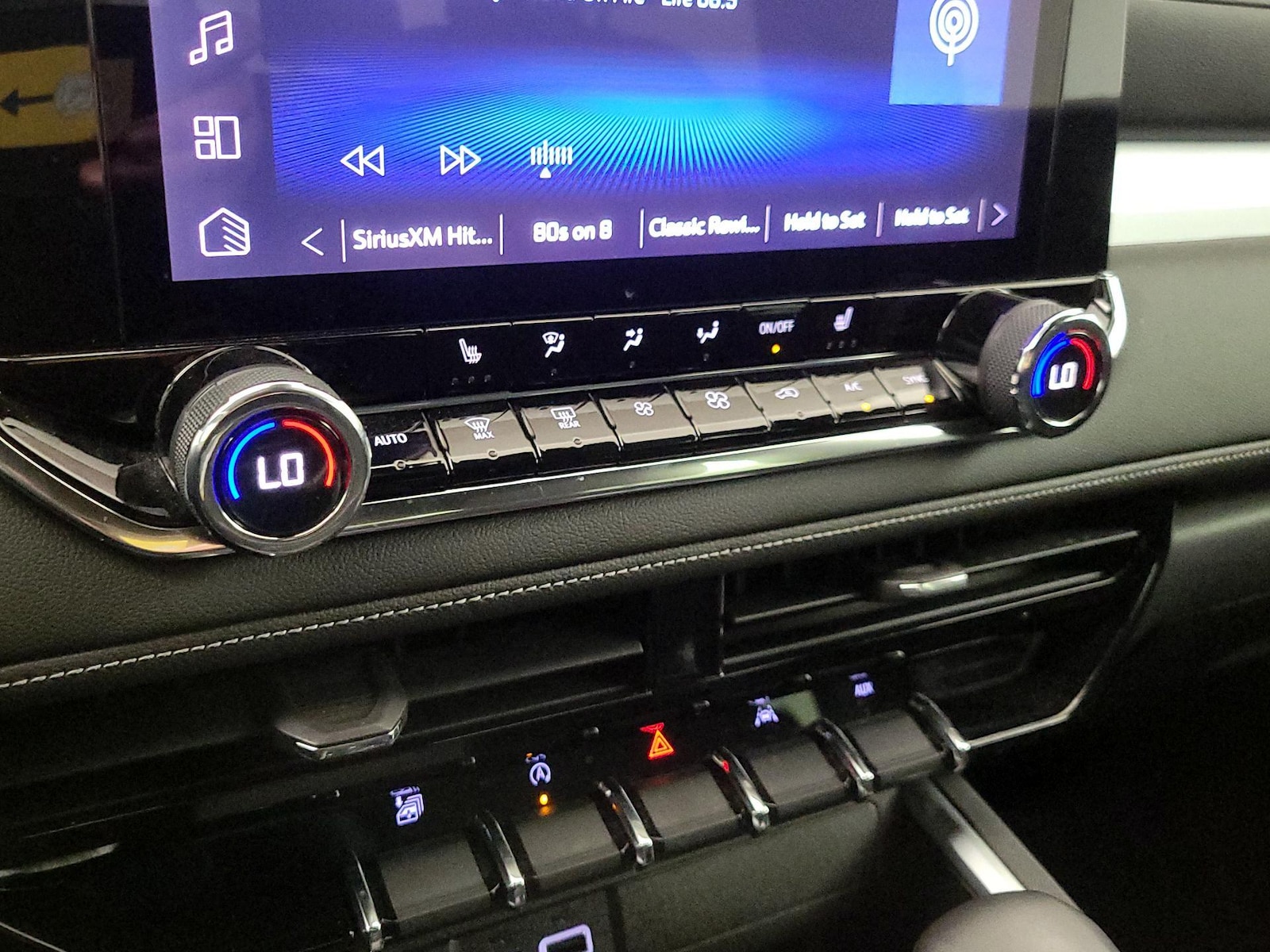 2023 Chevrolet Colorado LT - Photo 17