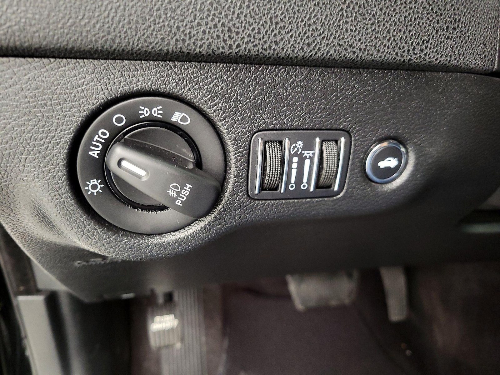 2017 Dodge Charger SXT - Photo 14