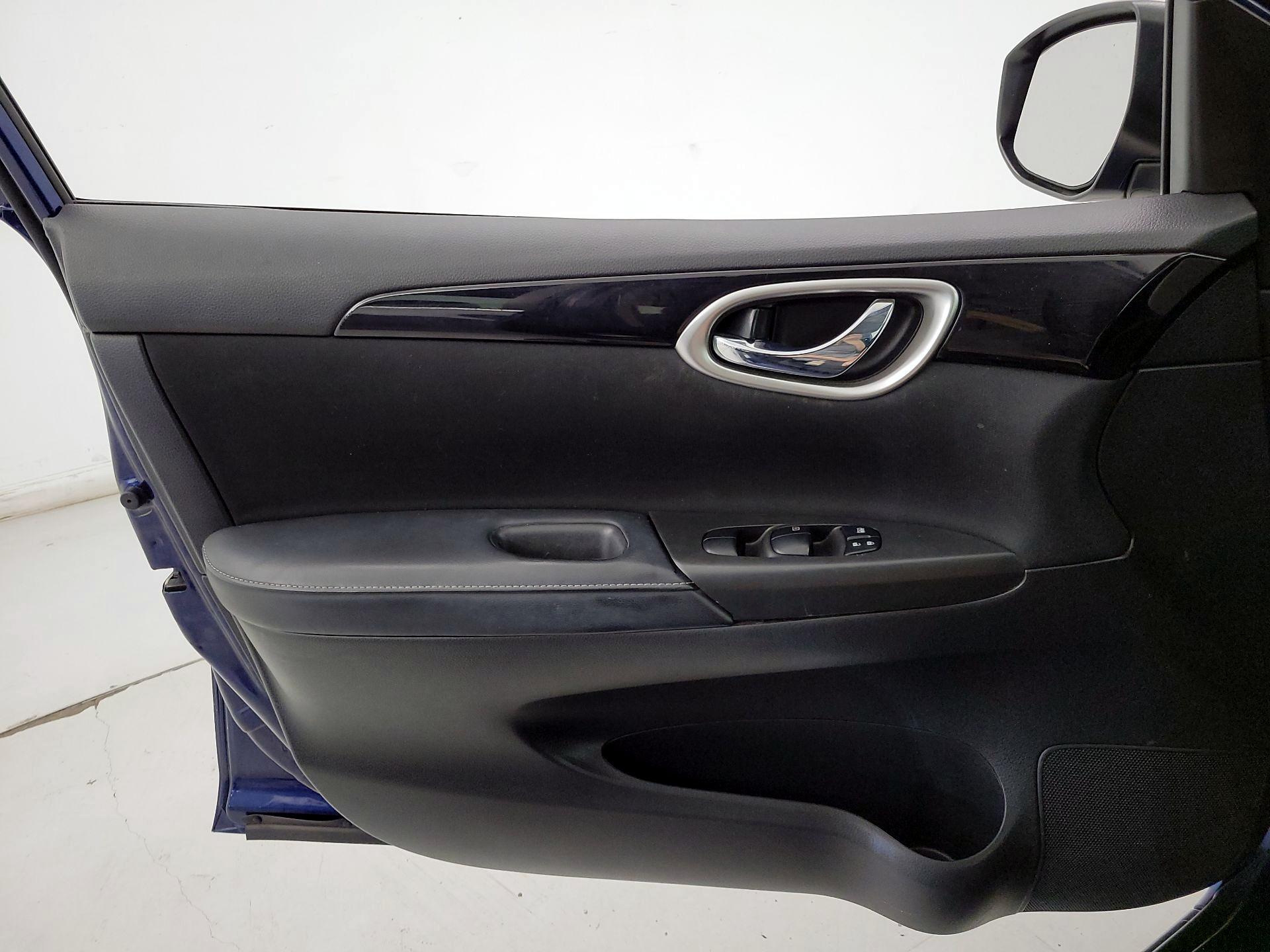 Thumbnail: 2019 Nissan Sentra - 12