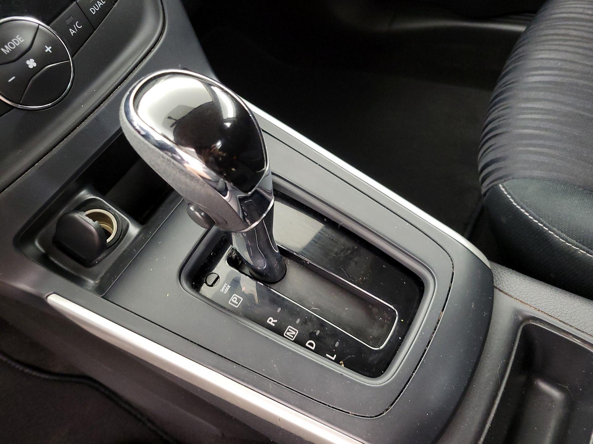 Thumbnail: 2019 Nissan Sentra - 16