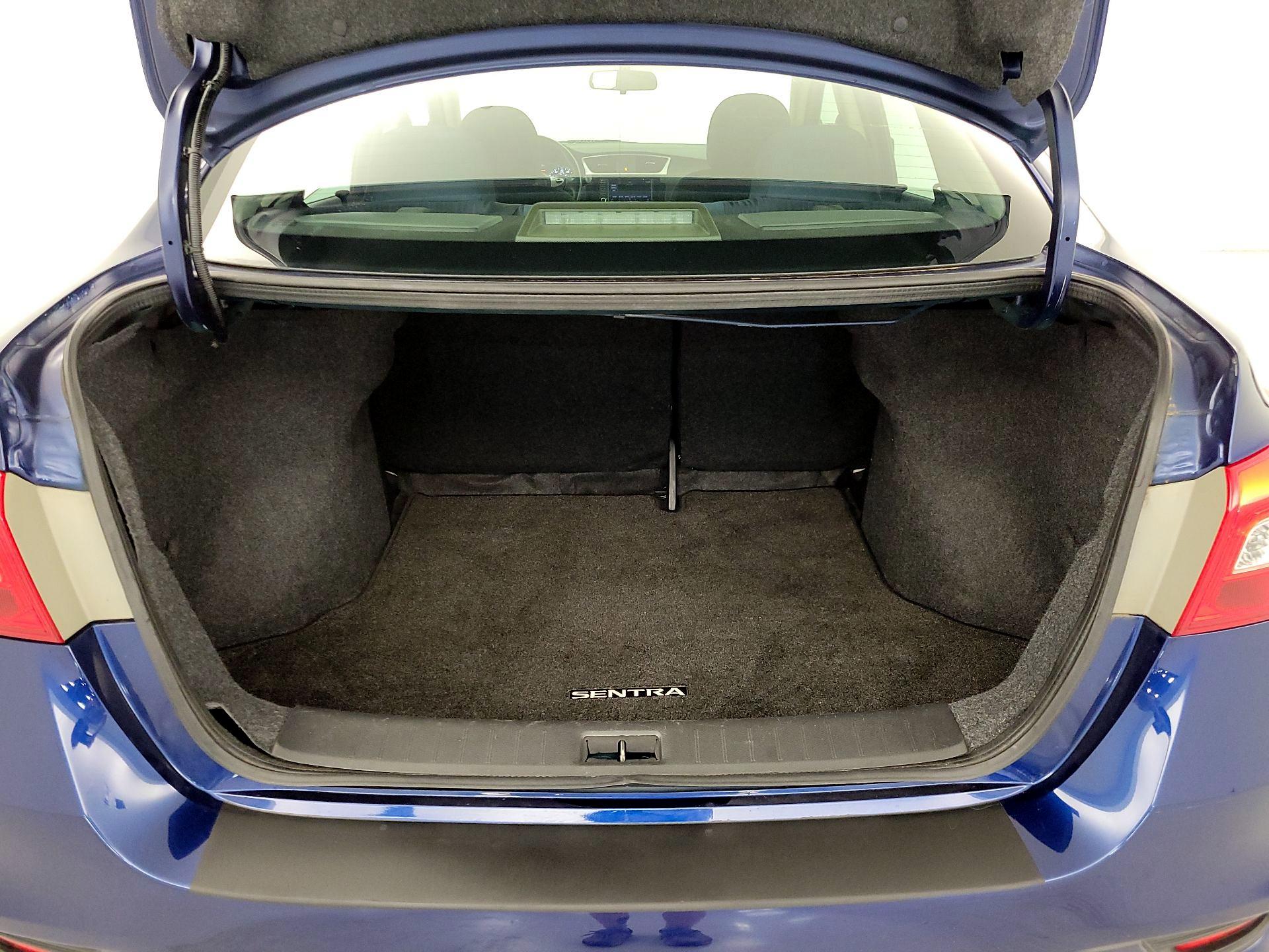 Thumbnail: 2019 Nissan Sentra - 19