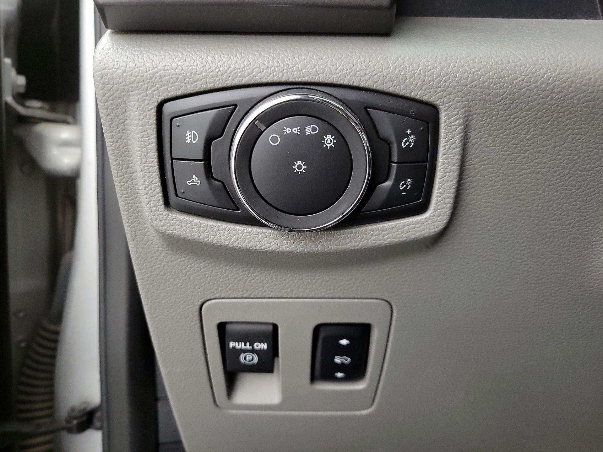 Thumbnail: 2016 Ford F-150 - 13