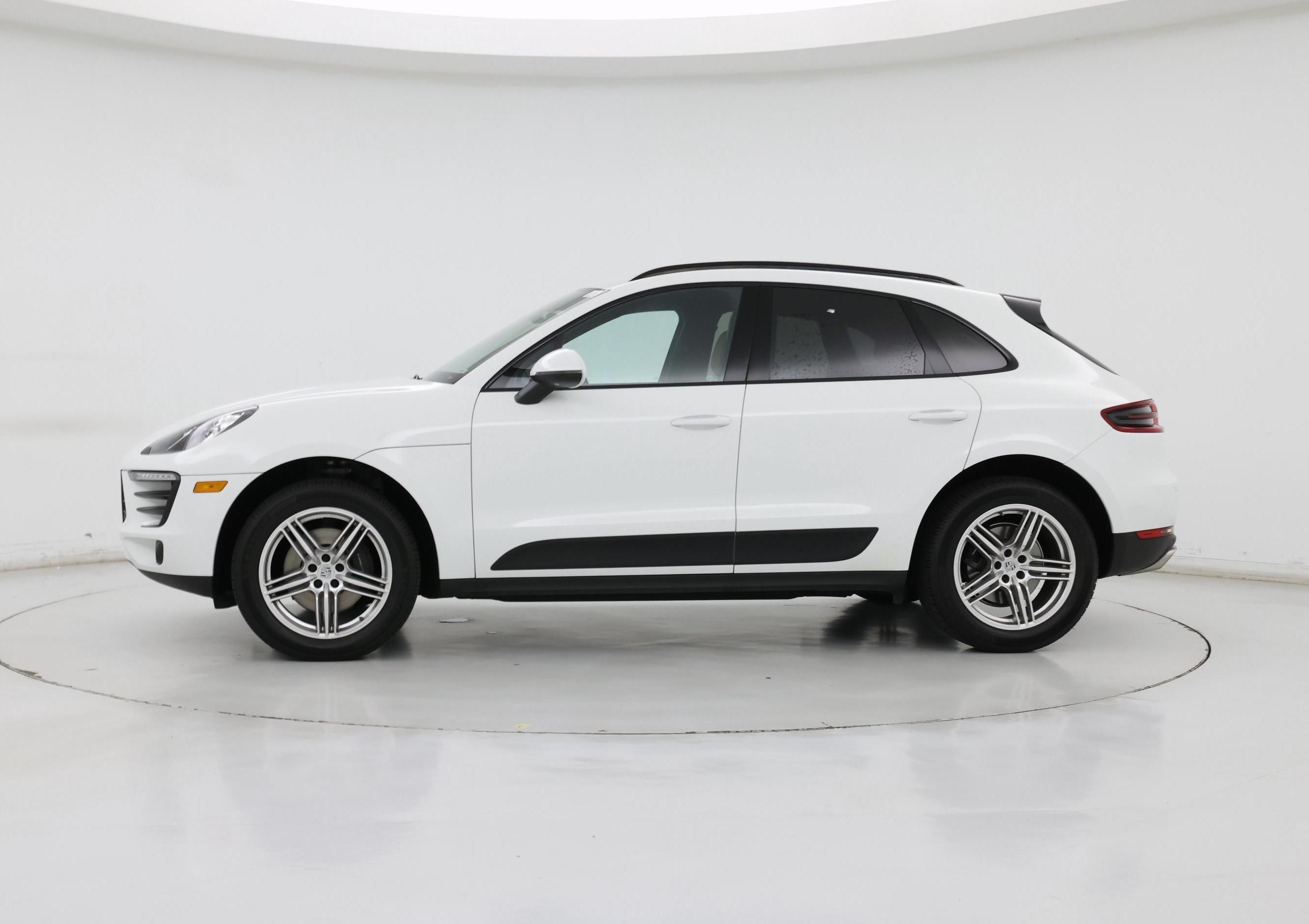 Thumbnail: 2017 Porsche Macan - 3