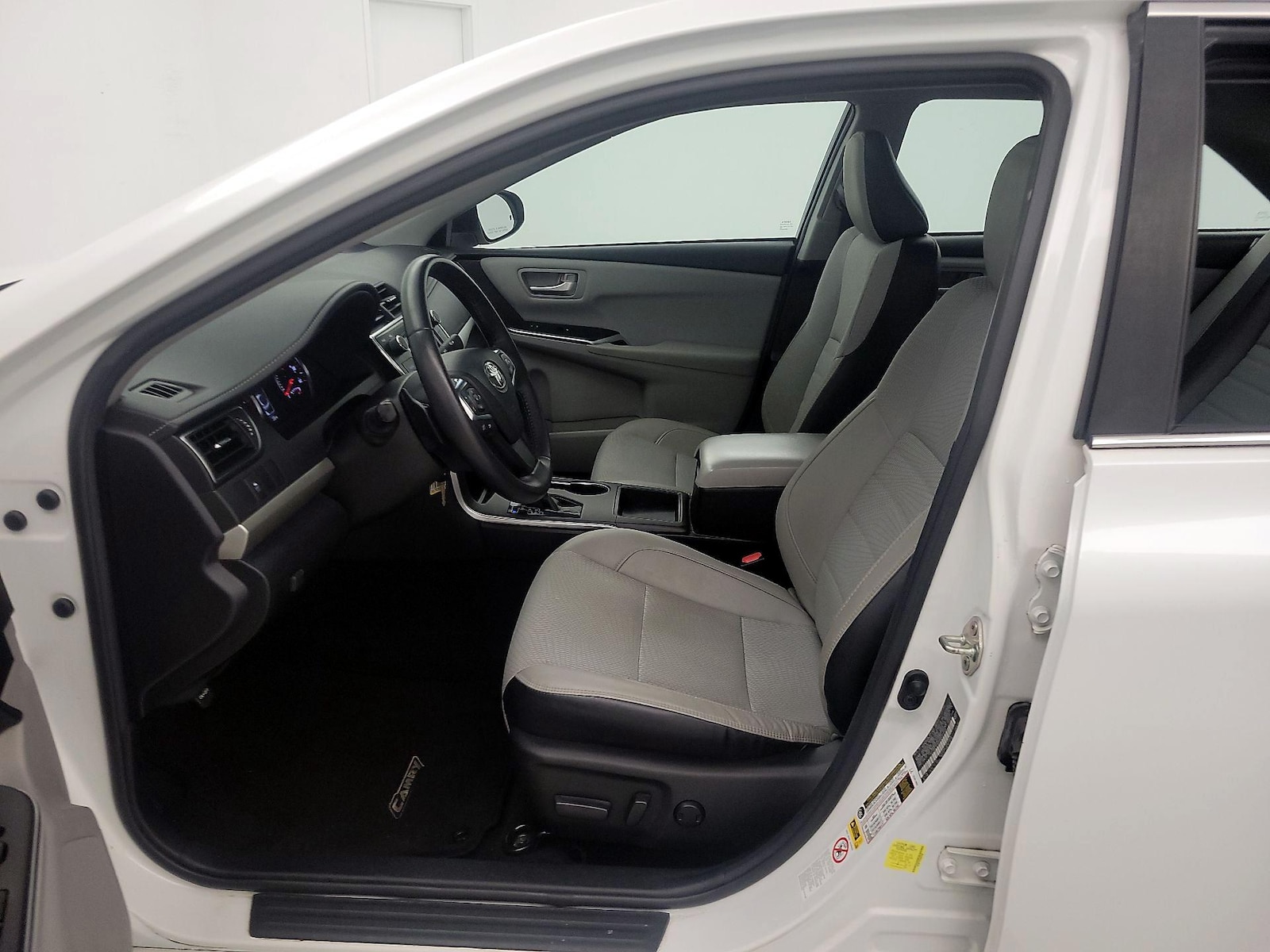 2017 Toyota Camry SE - Photo 12