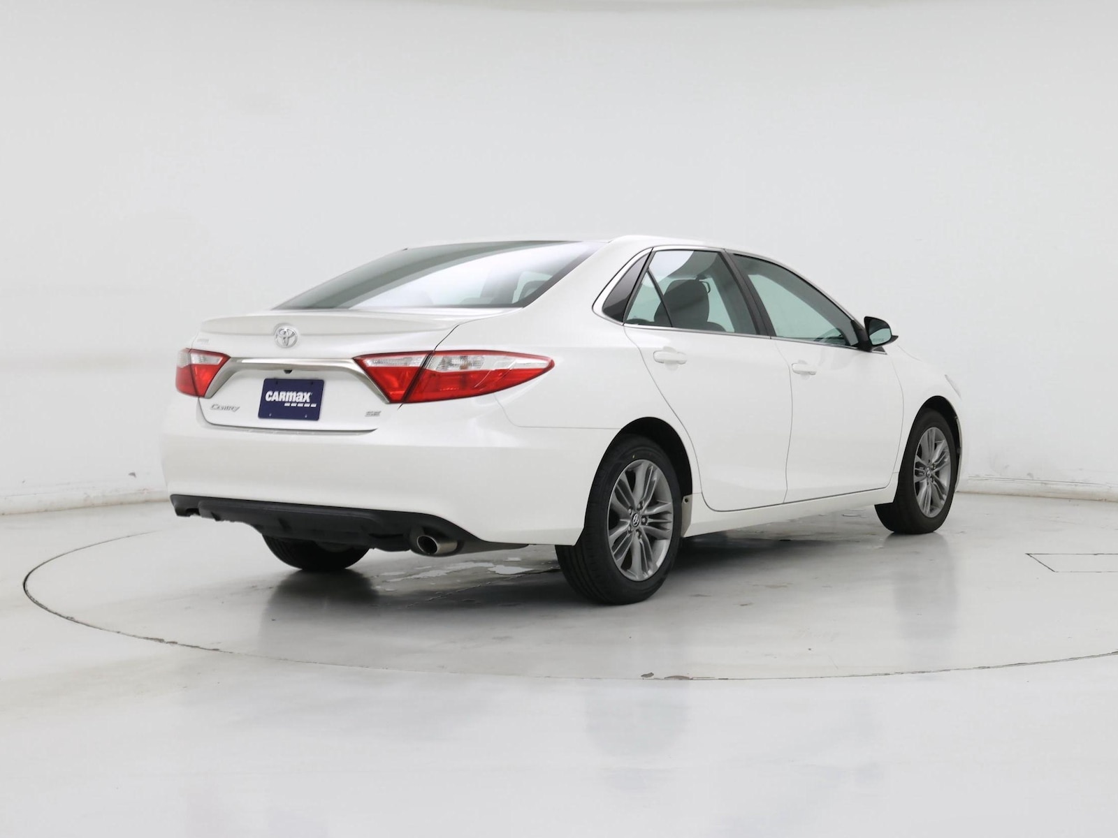 2017 Toyota Camry SE - Photo 9