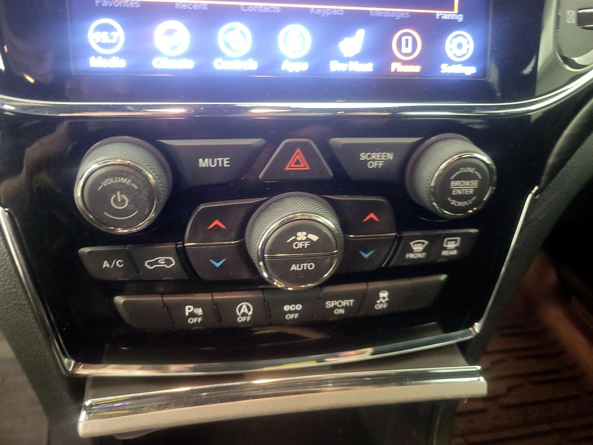 Thumbnail: 2020 Jeep Grand Cherokee - 16
