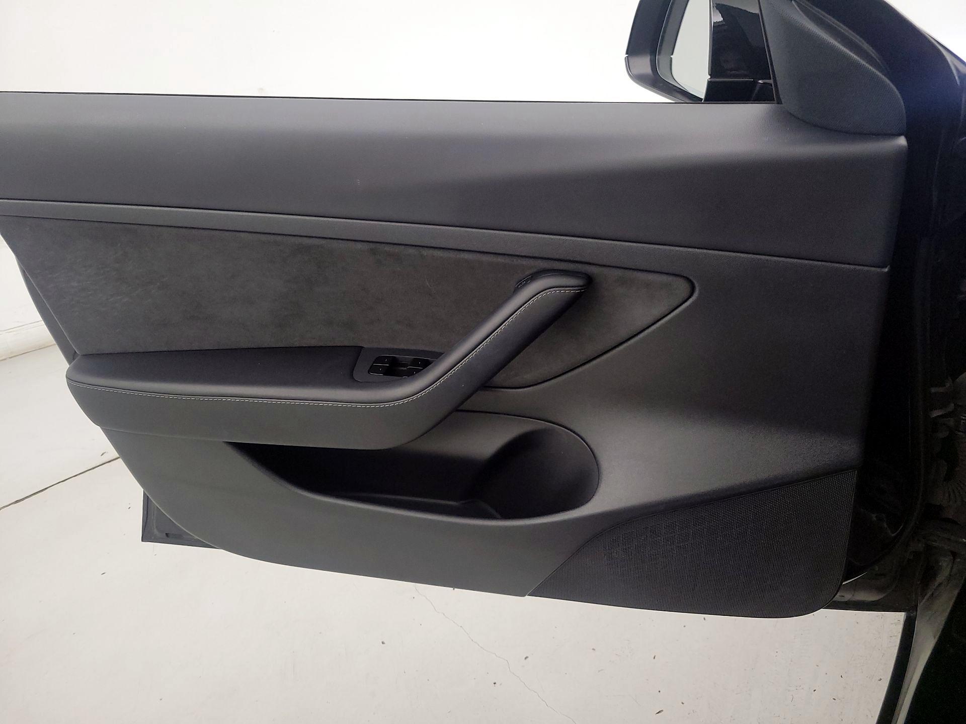 Thumbnail: 2021 Tesla Model 3 - 12