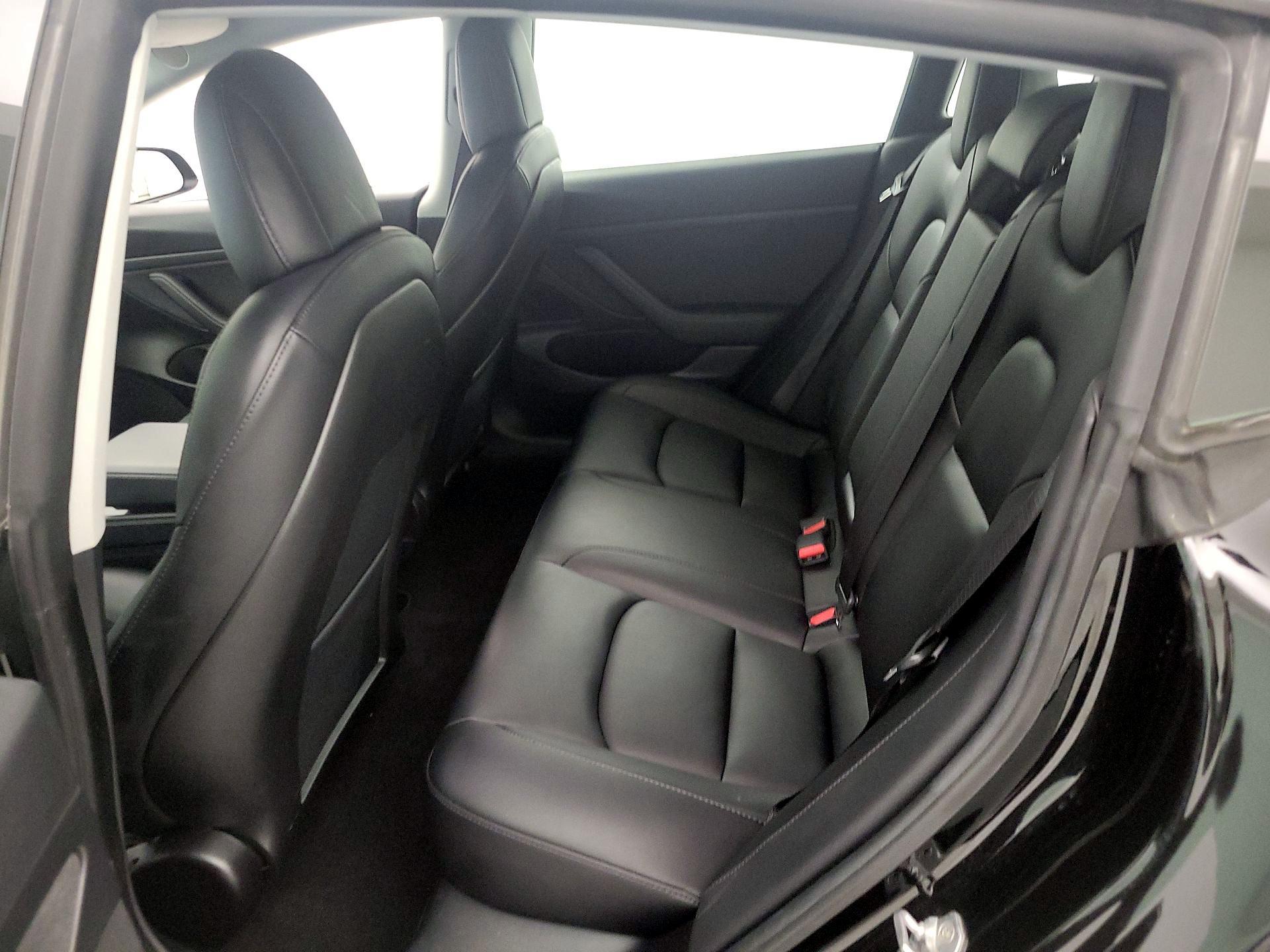 Thumbnail: 2021 Tesla Model 3 - 17