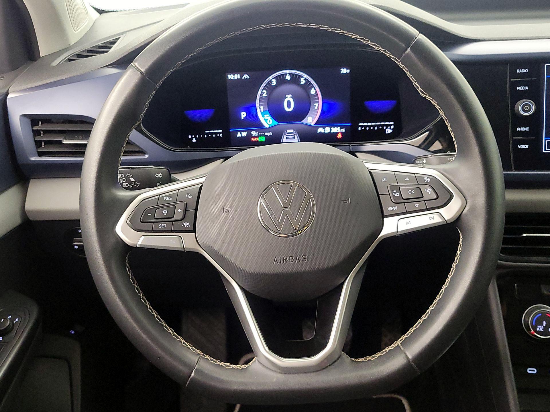 Thumbnail: 2023 Volkswagen Taos - 10