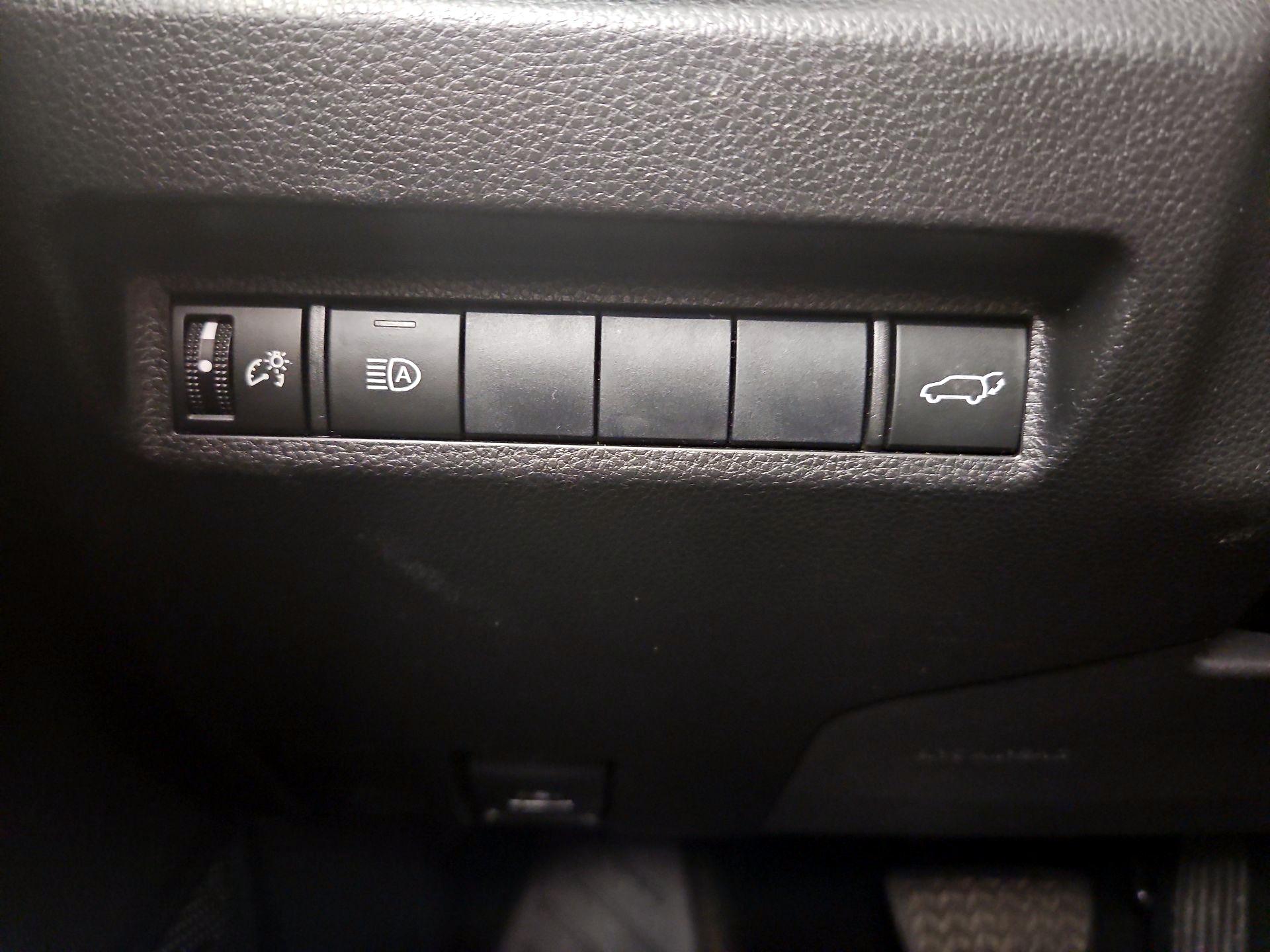 Thumbnail: 2019 Toyota RAV4 - 13