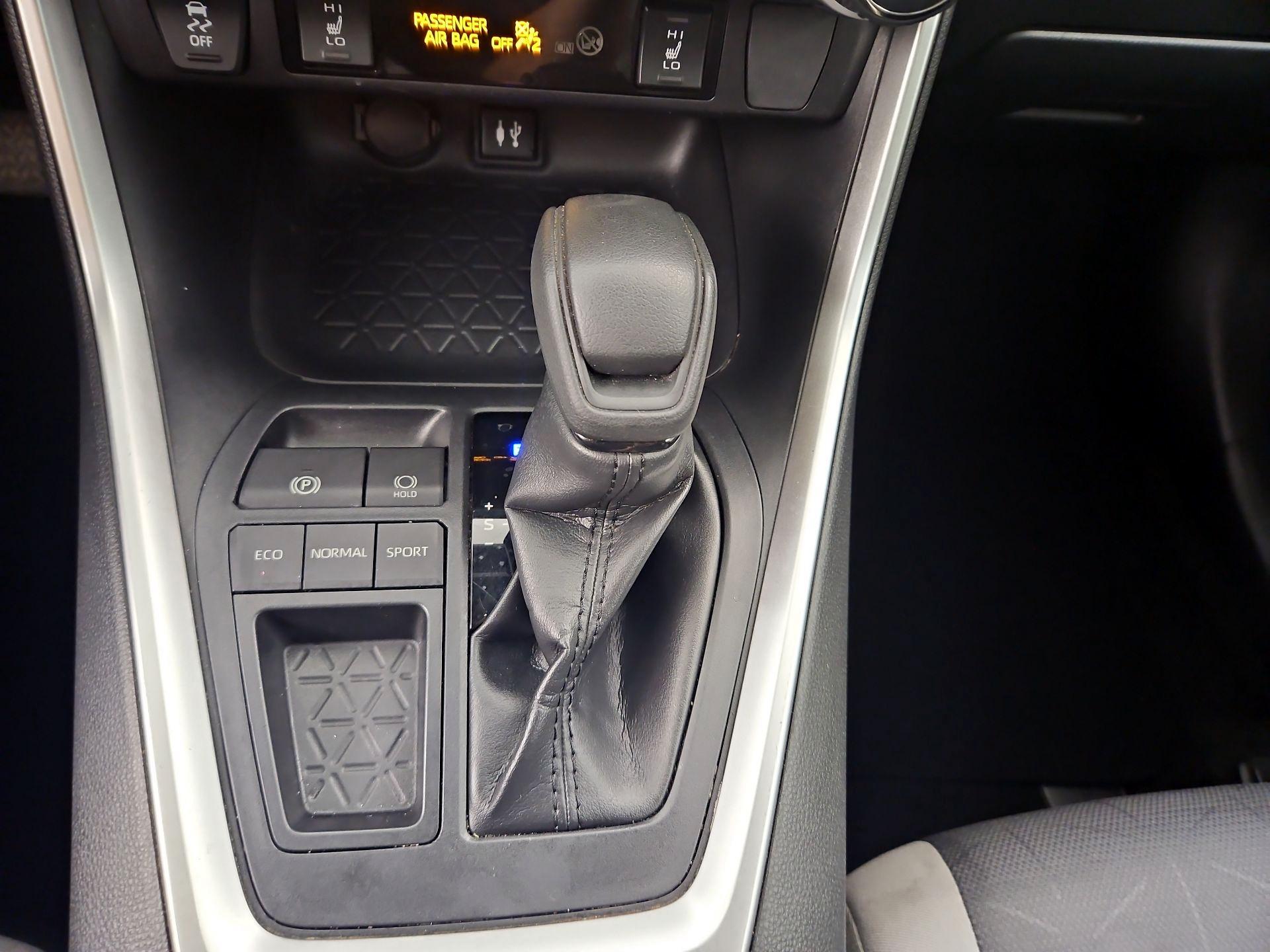 Thumbnail: 2019 Toyota RAV4 - 17