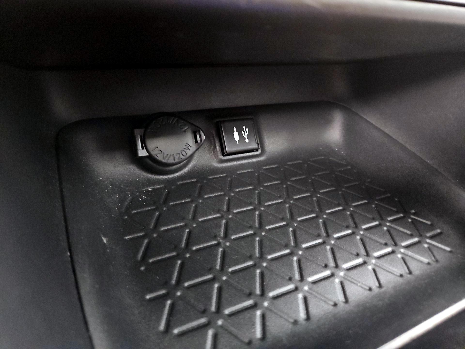 Thumbnail: 2019 Toyota RAV4 - 18