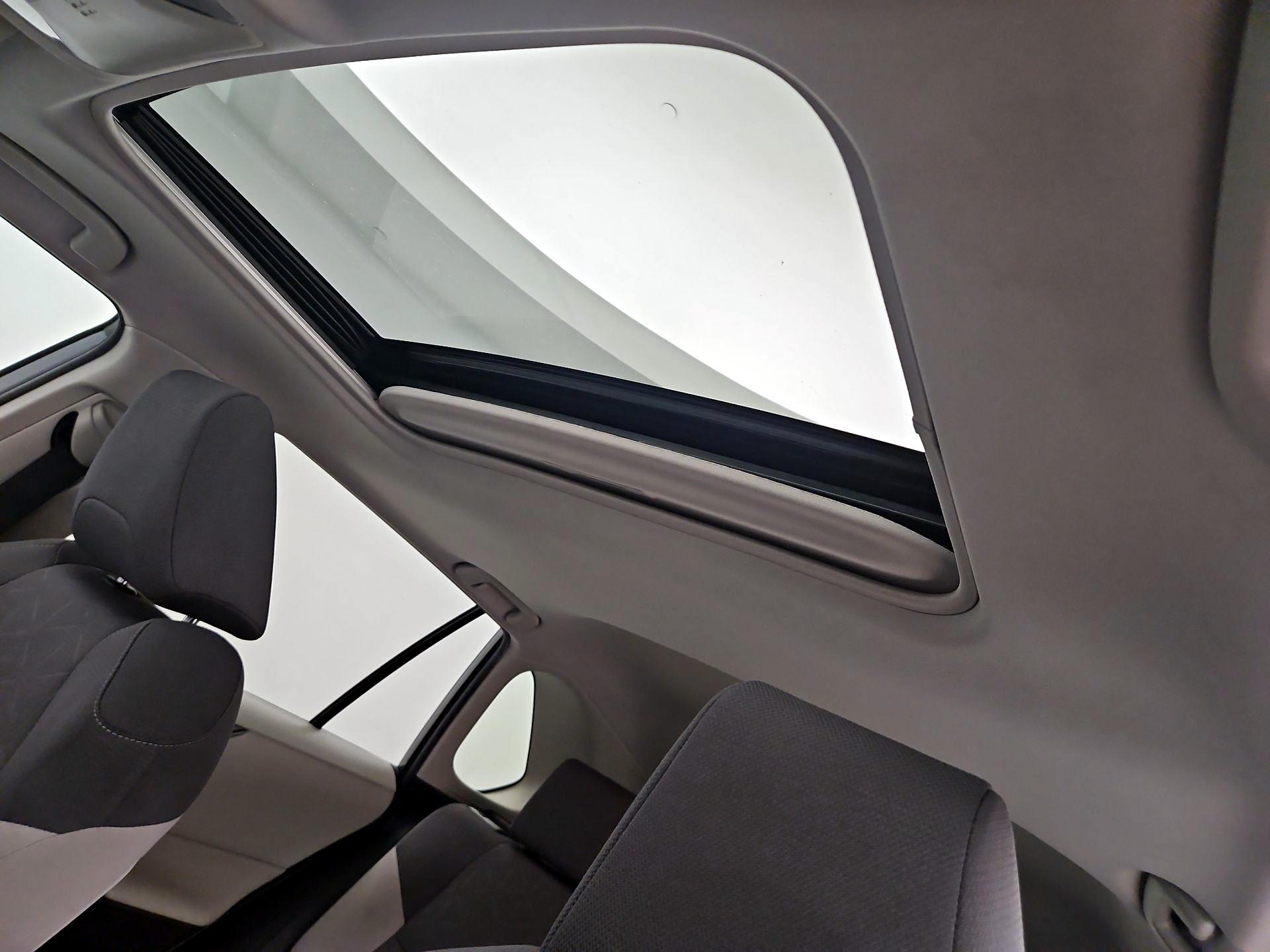 Thumbnail: 2019 Toyota RAV4 - 19