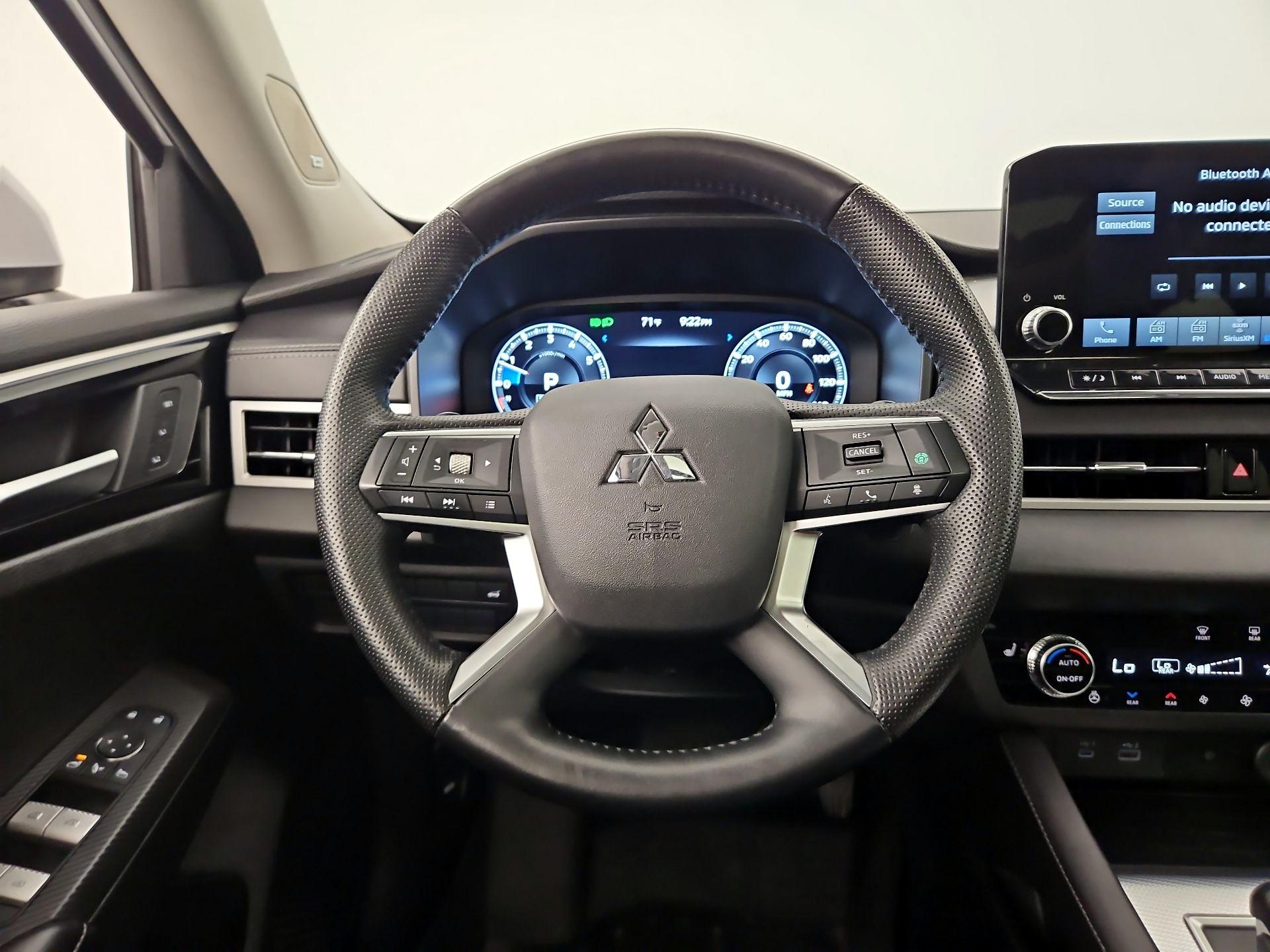 Thumbnail: 2024 Mitsubishi Outlander - 10