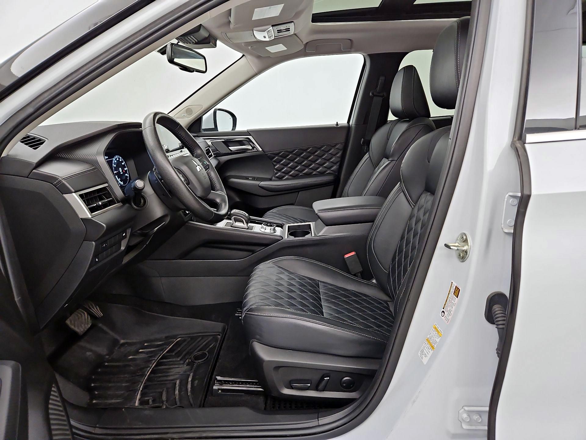 Thumbnail: 2024 Mitsubishi Outlander - 11