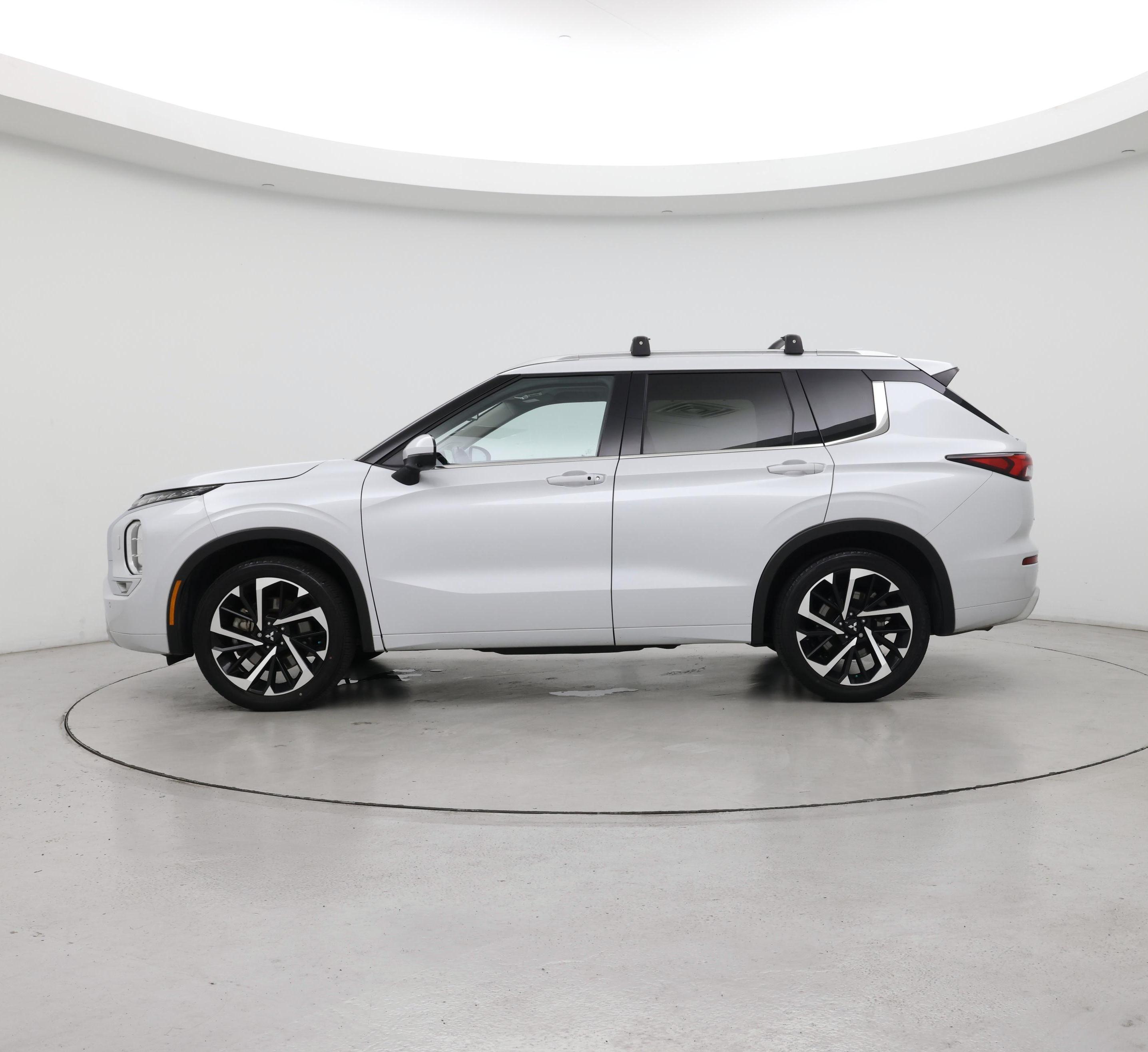 Thumbnail: 2024 Mitsubishi Outlander - 3