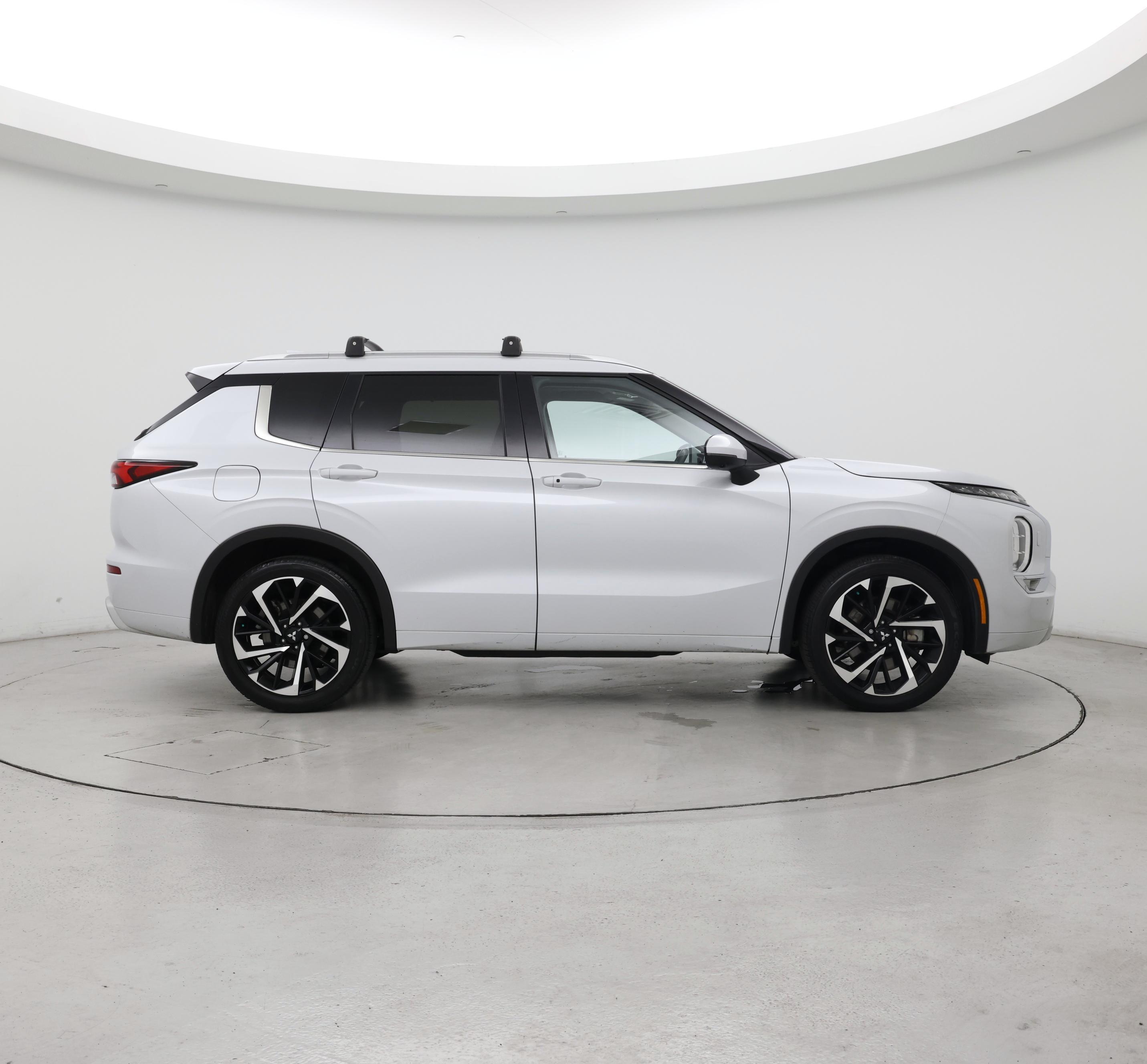 Thumbnail: 2024 Mitsubishi Outlander - 7