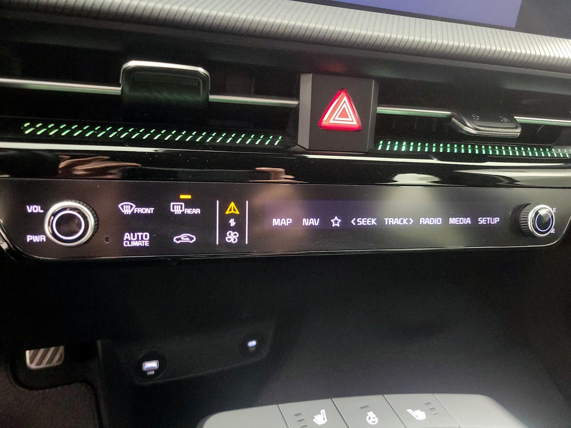 Thumbnail: 2023 Kia EV6 - 17