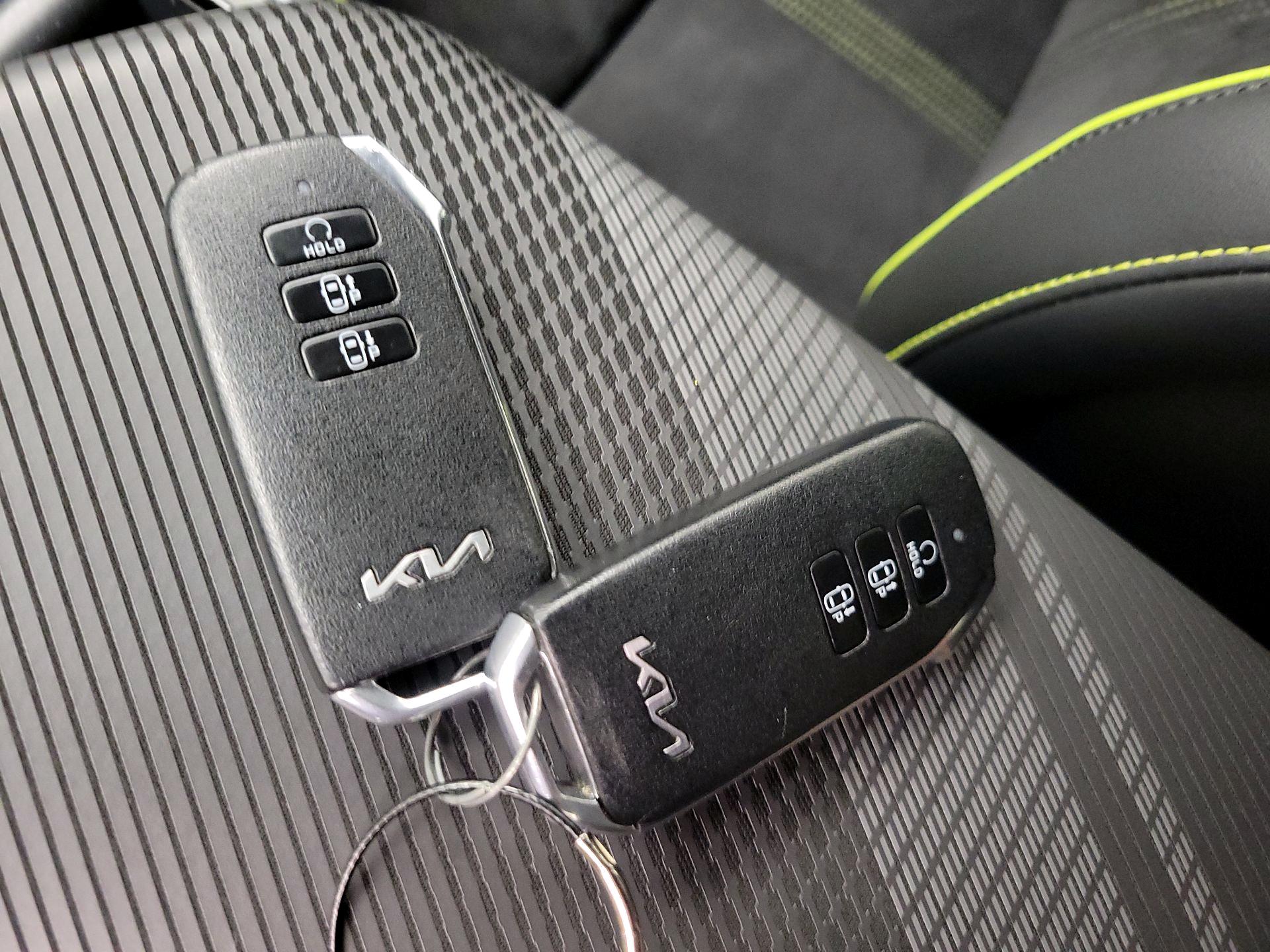 Thumbnail: 2023 Kia EV6 - 19