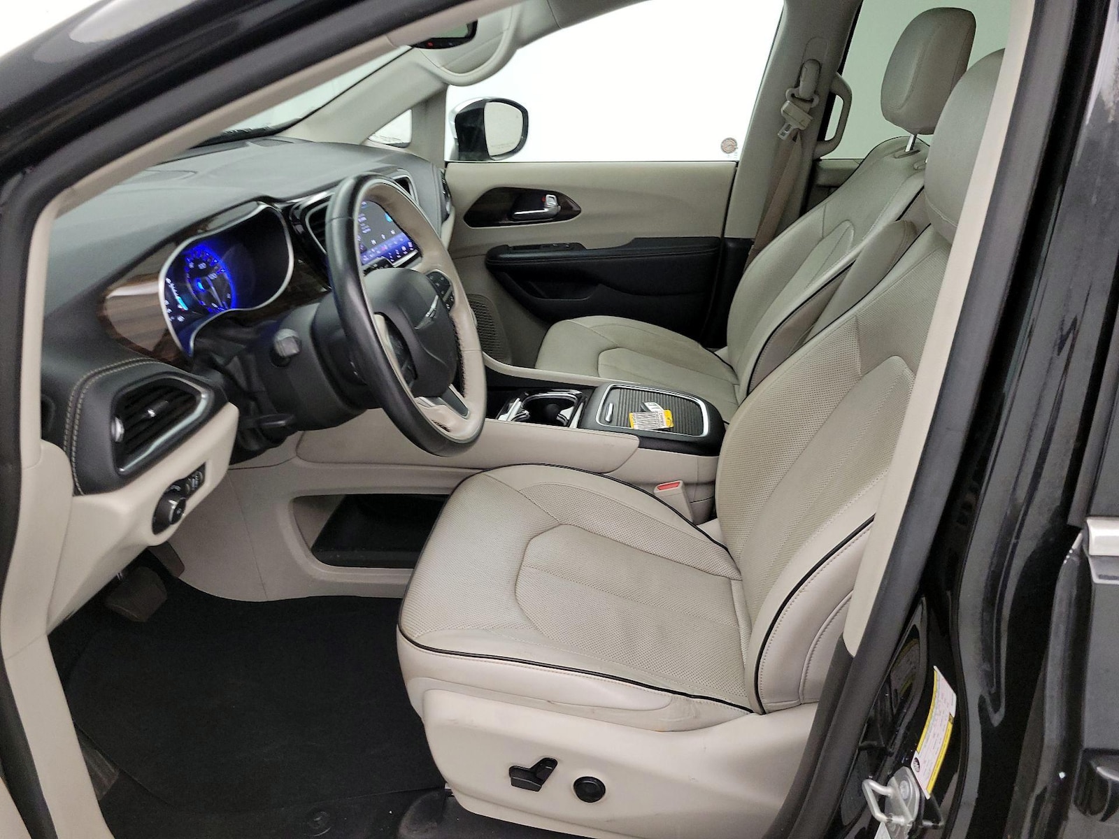 2021 Chrysler Pacifica Limited - Photo 12