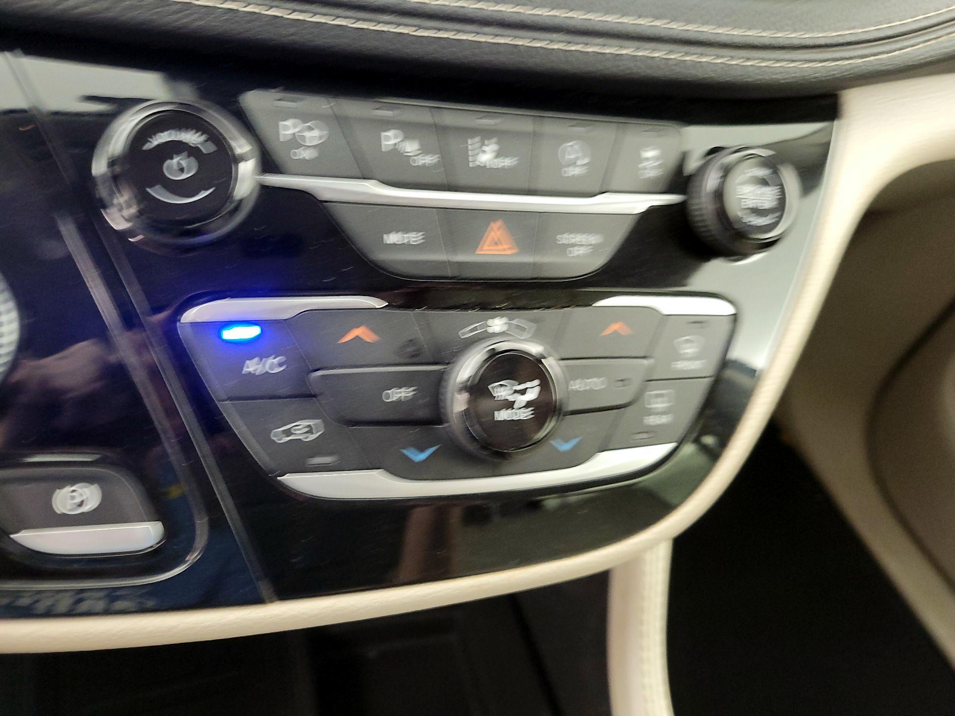 Thumbnail: 2021 Chrysler Pacifica - 16