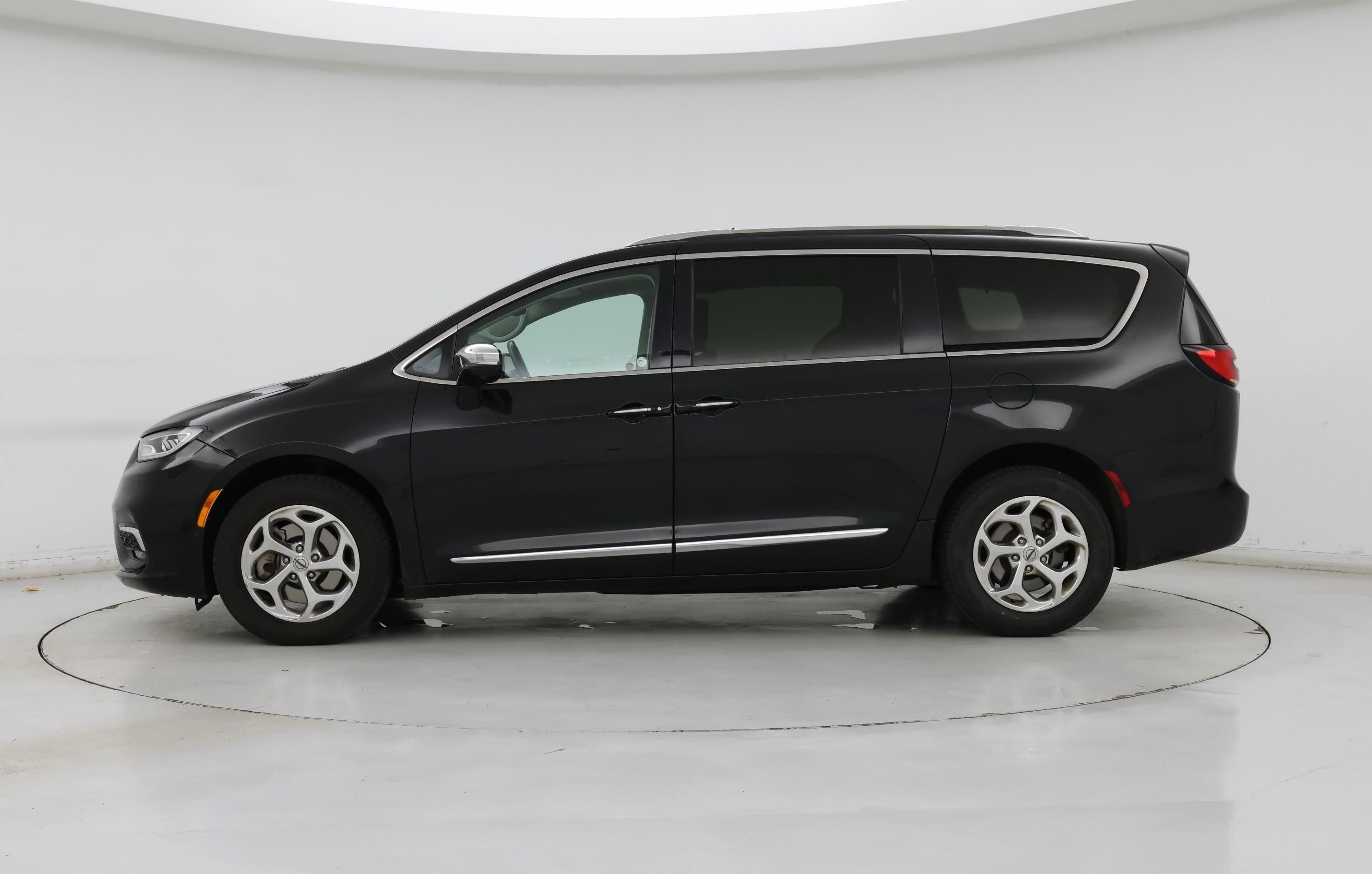 Thumbnail: 2021 Chrysler Pacifica - 3