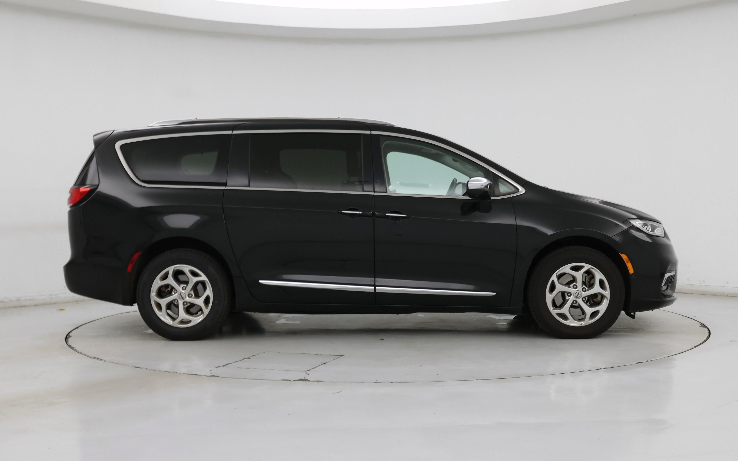 Thumbnail: 2021 Chrysler Pacifica - 7