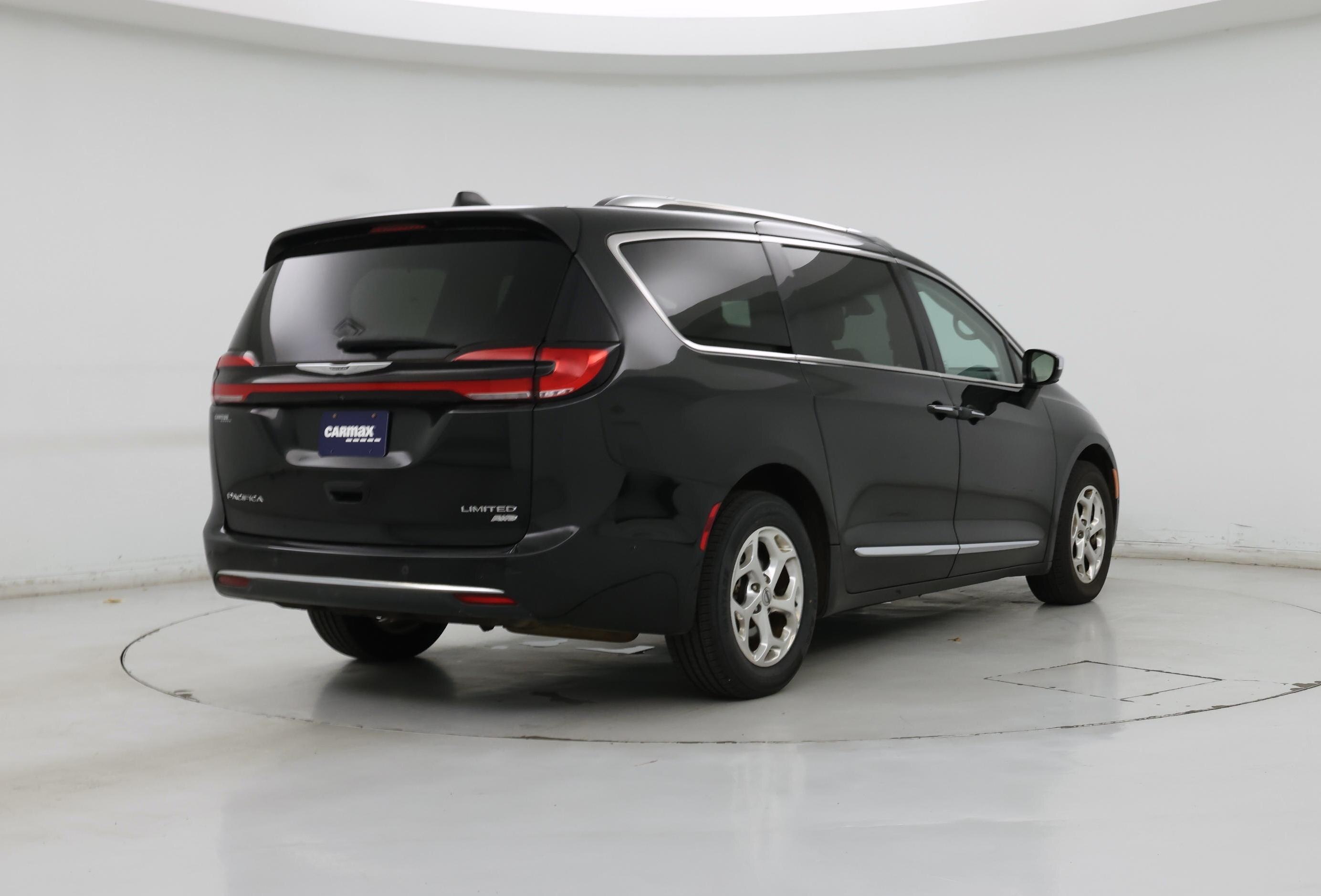 Thumbnail: 2021 Chrysler Pacifica - 8