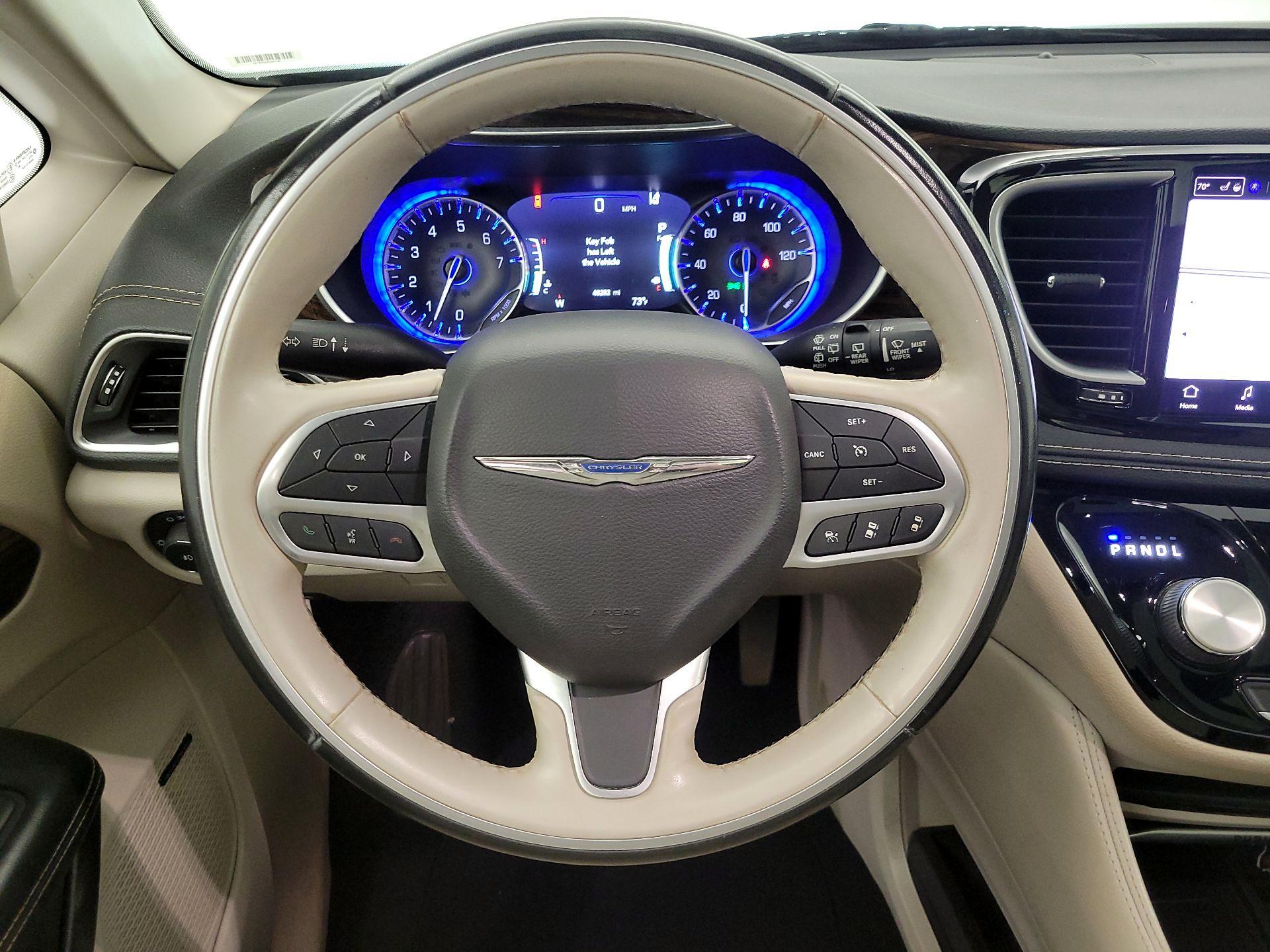 Thumbnail: 2021 Chrysler Pacifica - 10