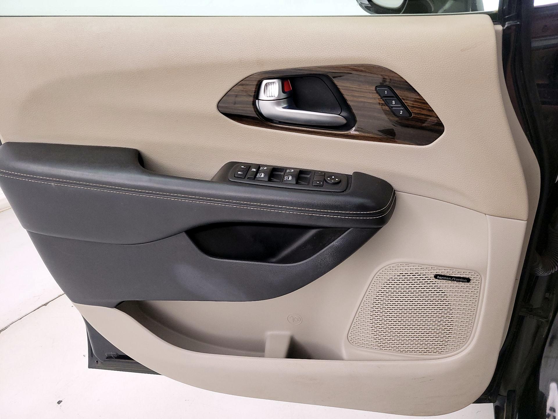 Thumbnail: 2021 Chrysler Pacifica - 12