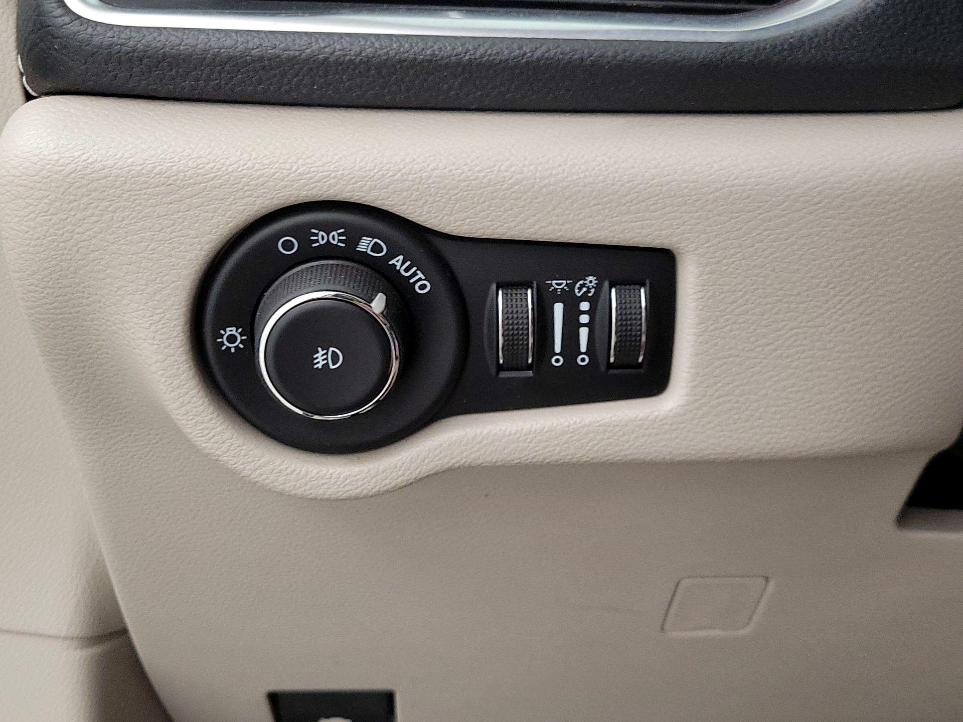 Thumbnail: 2021 Chrysler Pacifica - 13