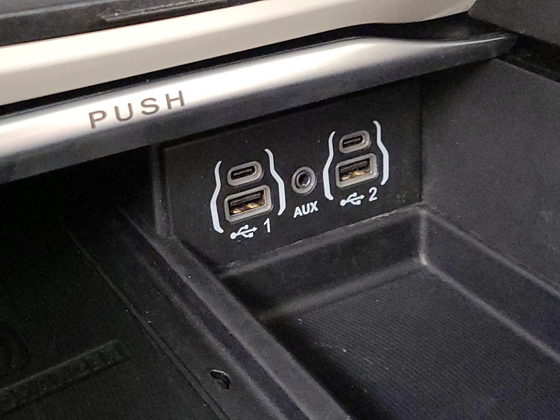 Thumbnail: 2021 Chrysler Pacifica - 19