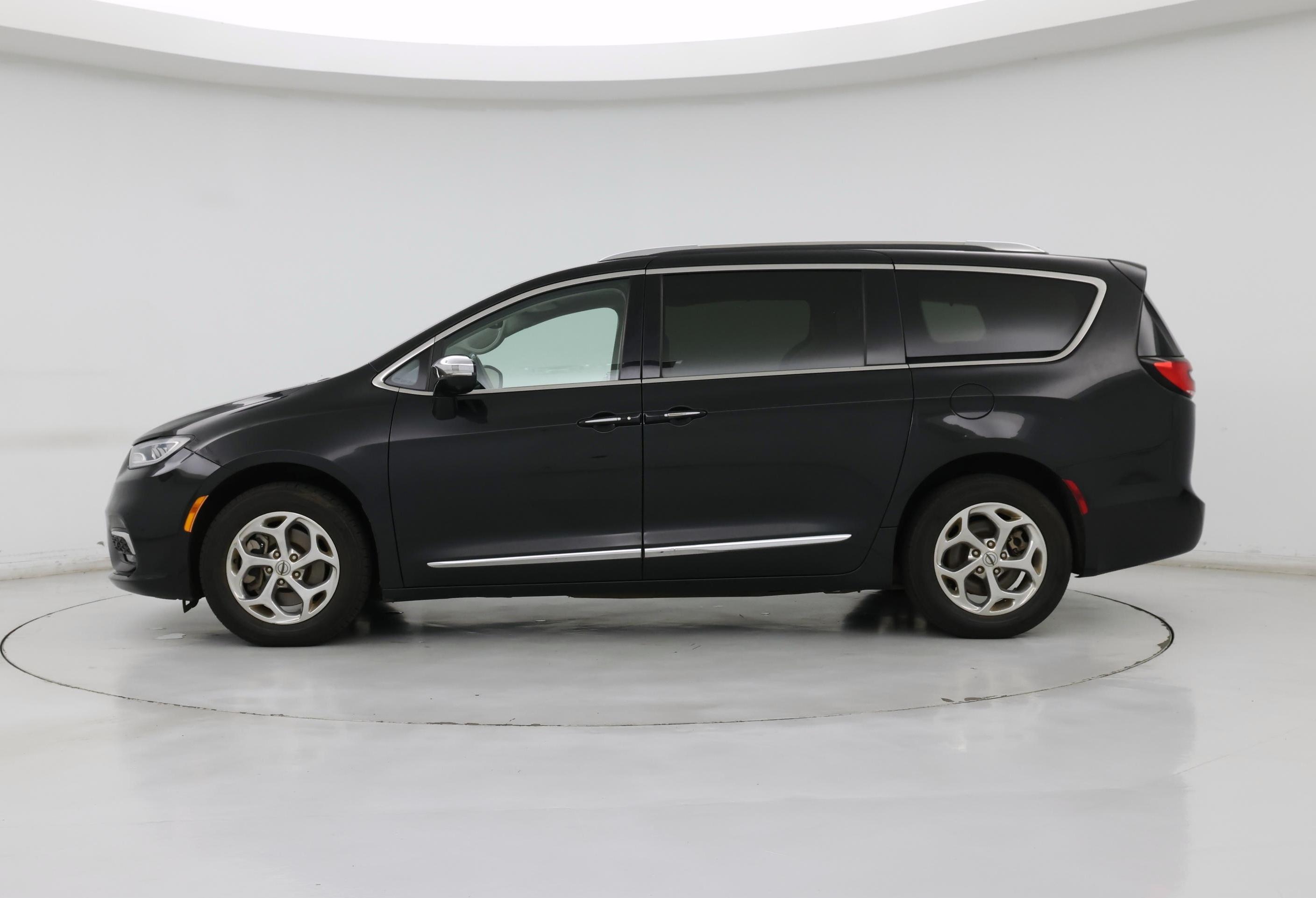Thumbnail: 2021 Chrysler Pacifica - 3