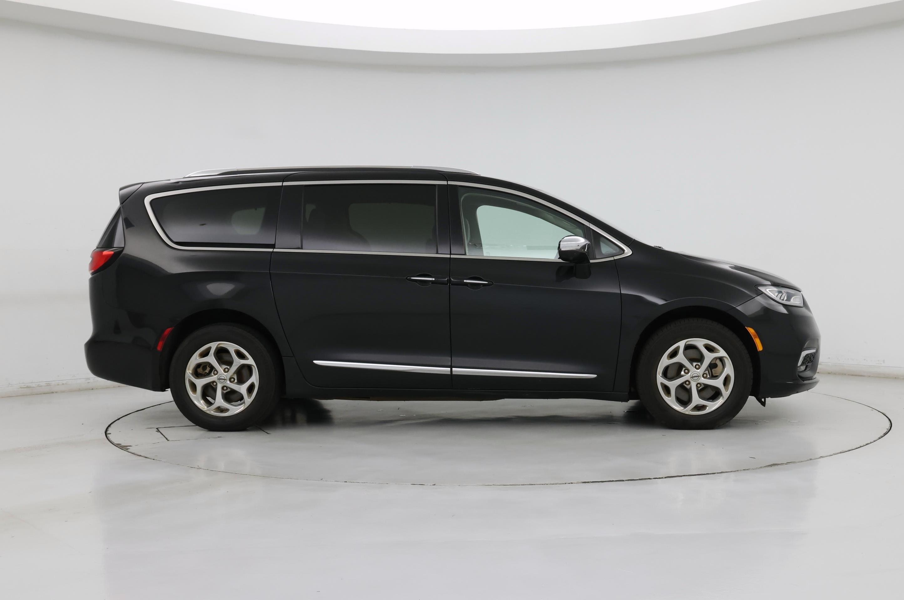 Thumbnail: 2021 Chrysler Pacifica - 7