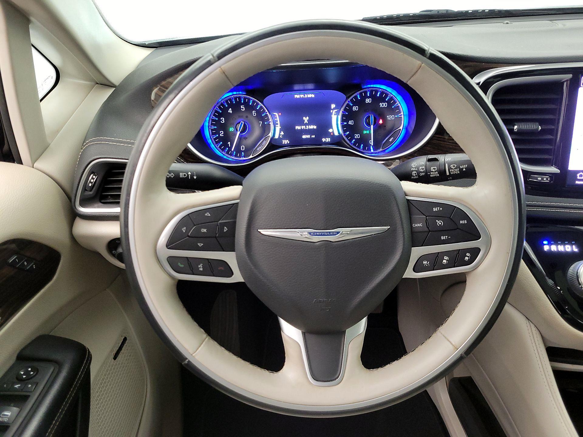 Thumbnail: 2021 Chrysler Pacifica - 10
