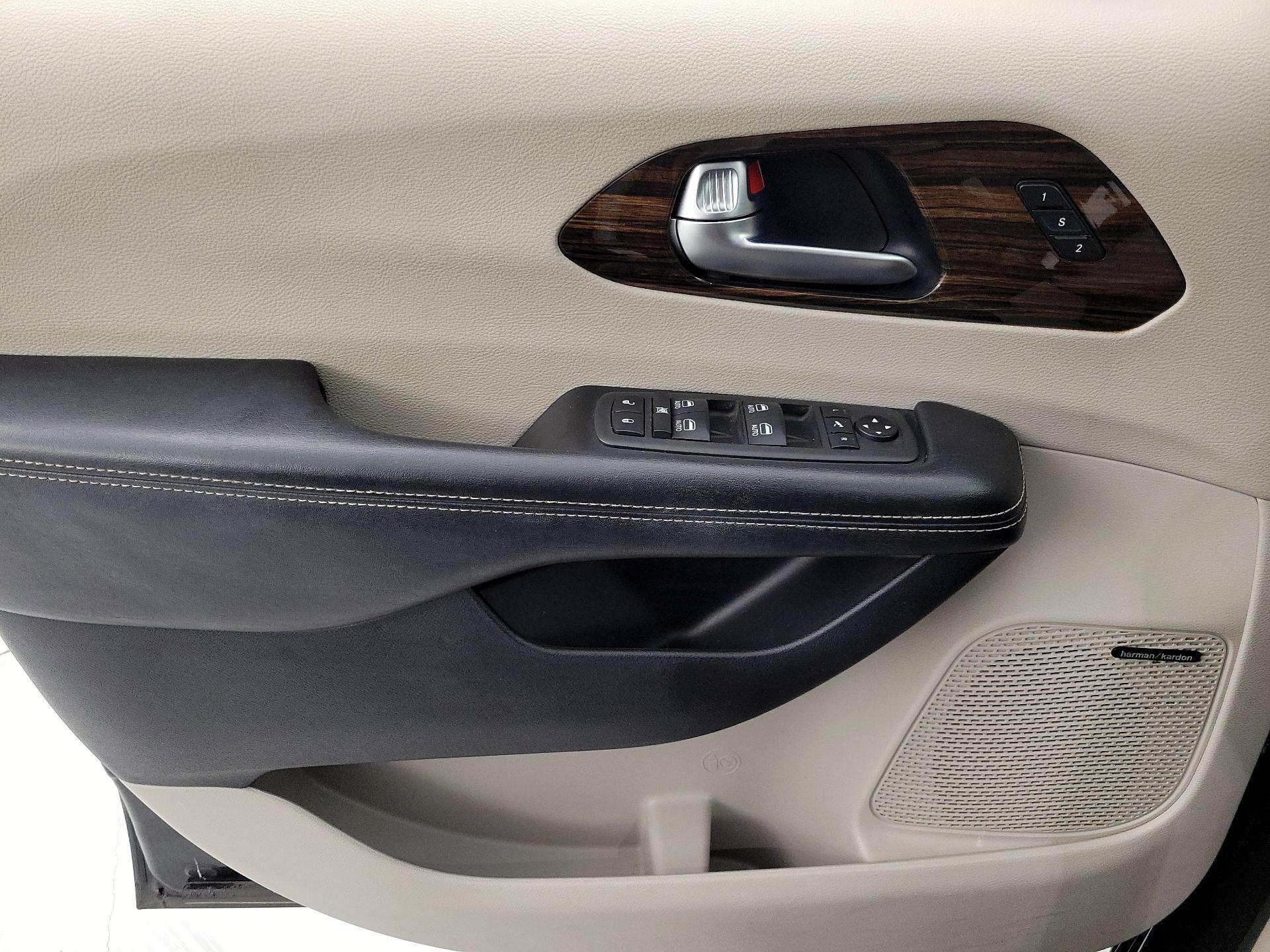 Thumbnail: 2021 Chrysler Pacifica - 12