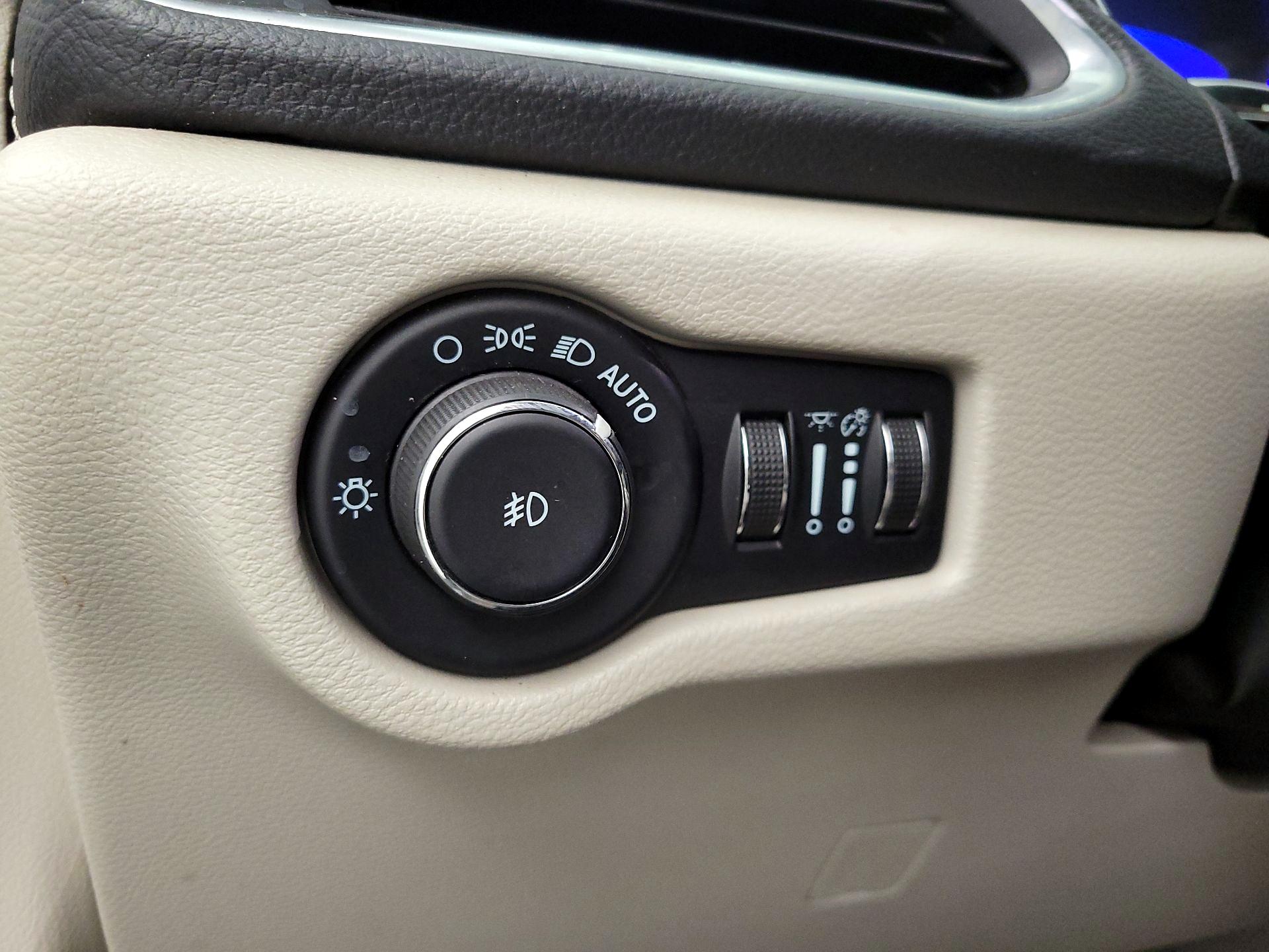 Thumbnail: 2021 Chrysler Pacifica - 13