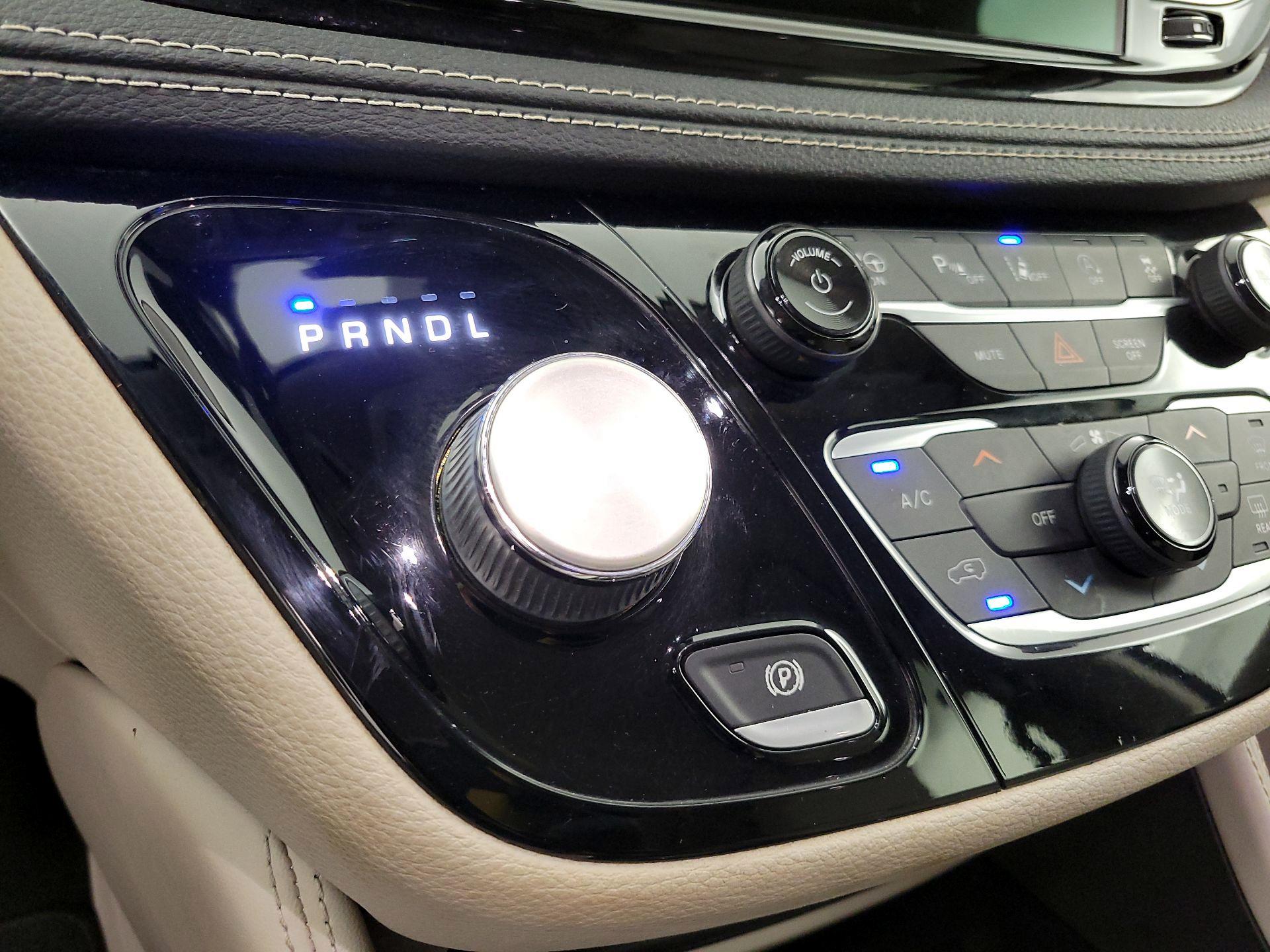 Thumbnail: 2021 Chrysler Pacifica - 18