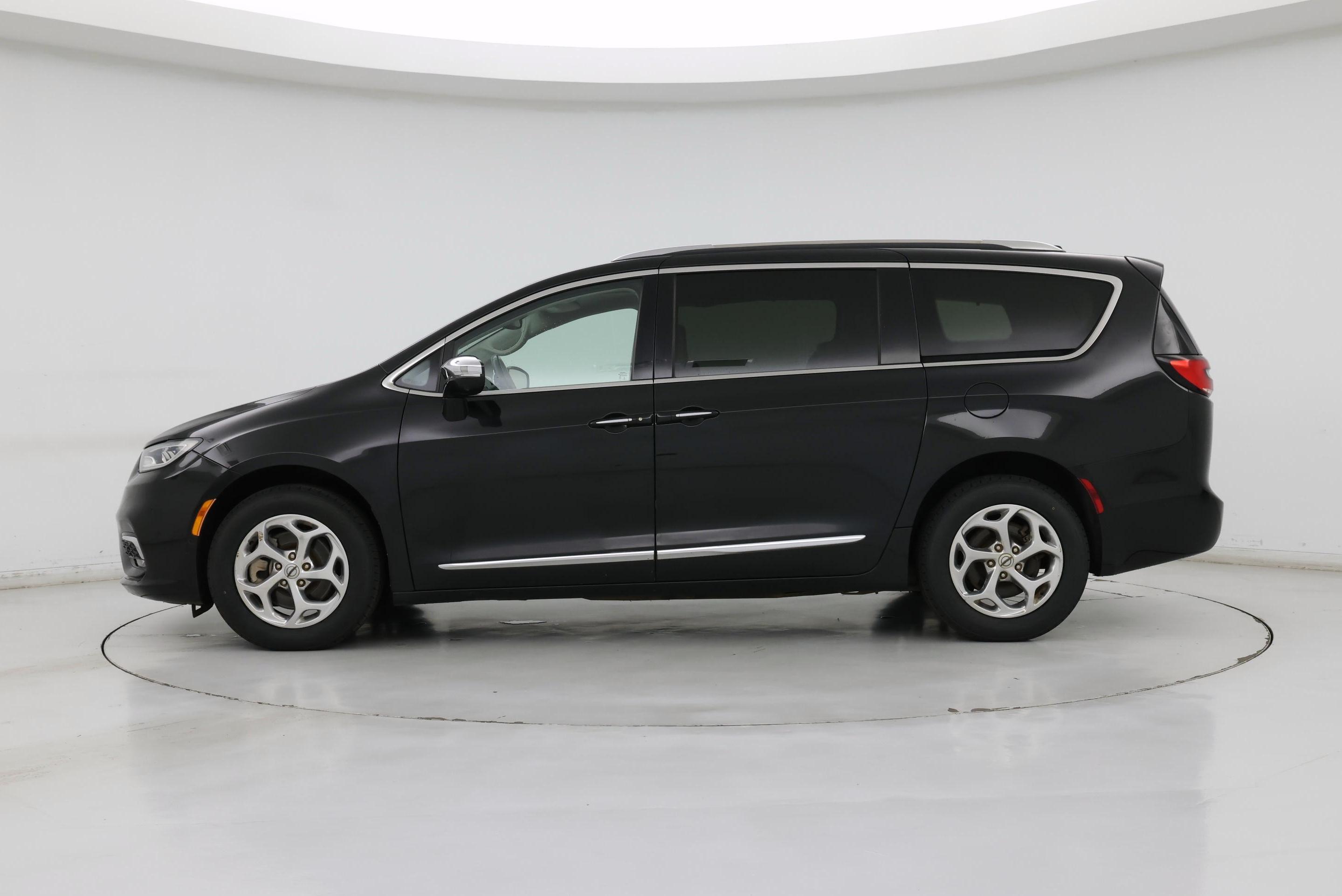 Thumbnail: 2021 Chrysler Pacifica - 3