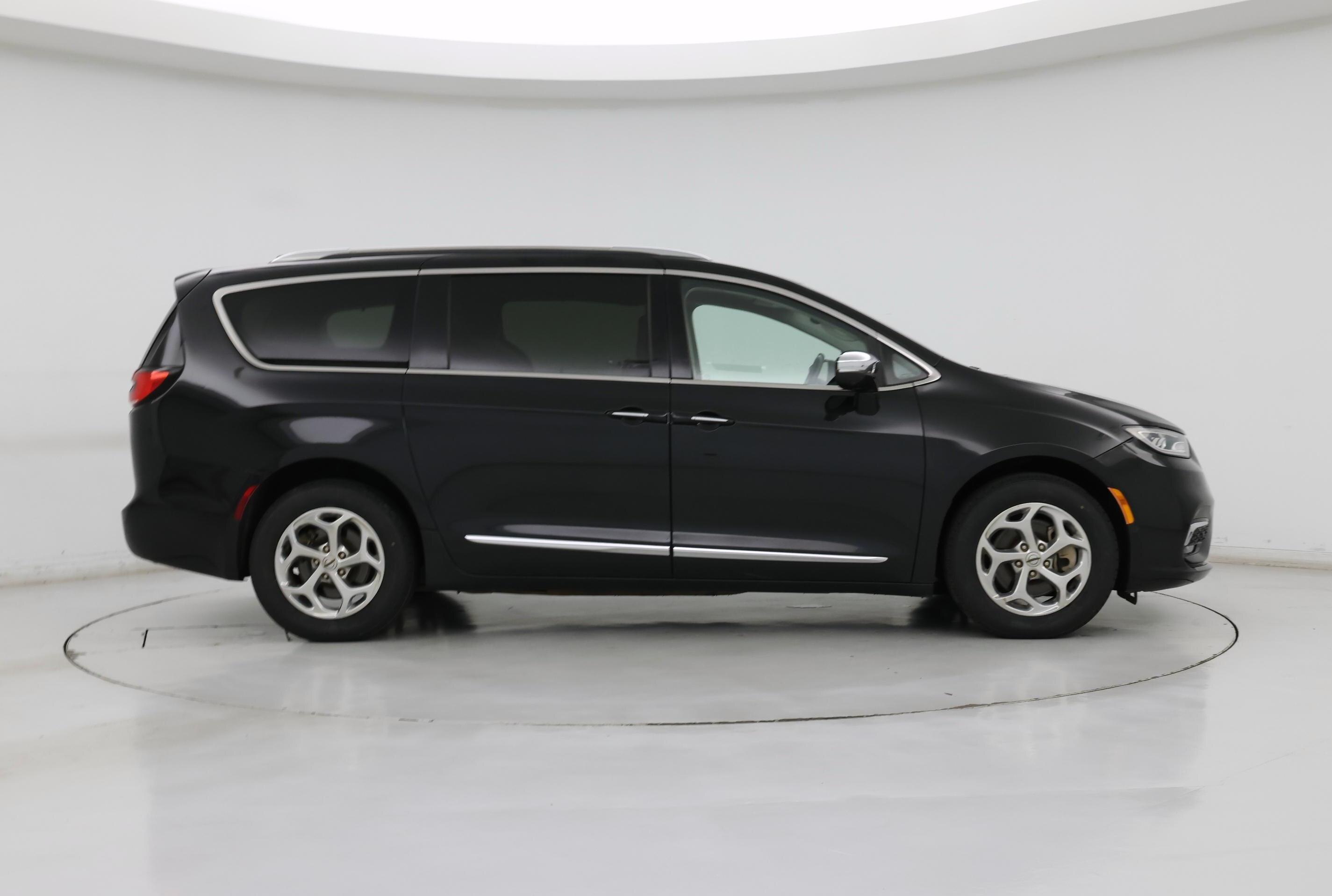 Thumbnail: 2021 Chrysler Pacifica - 7