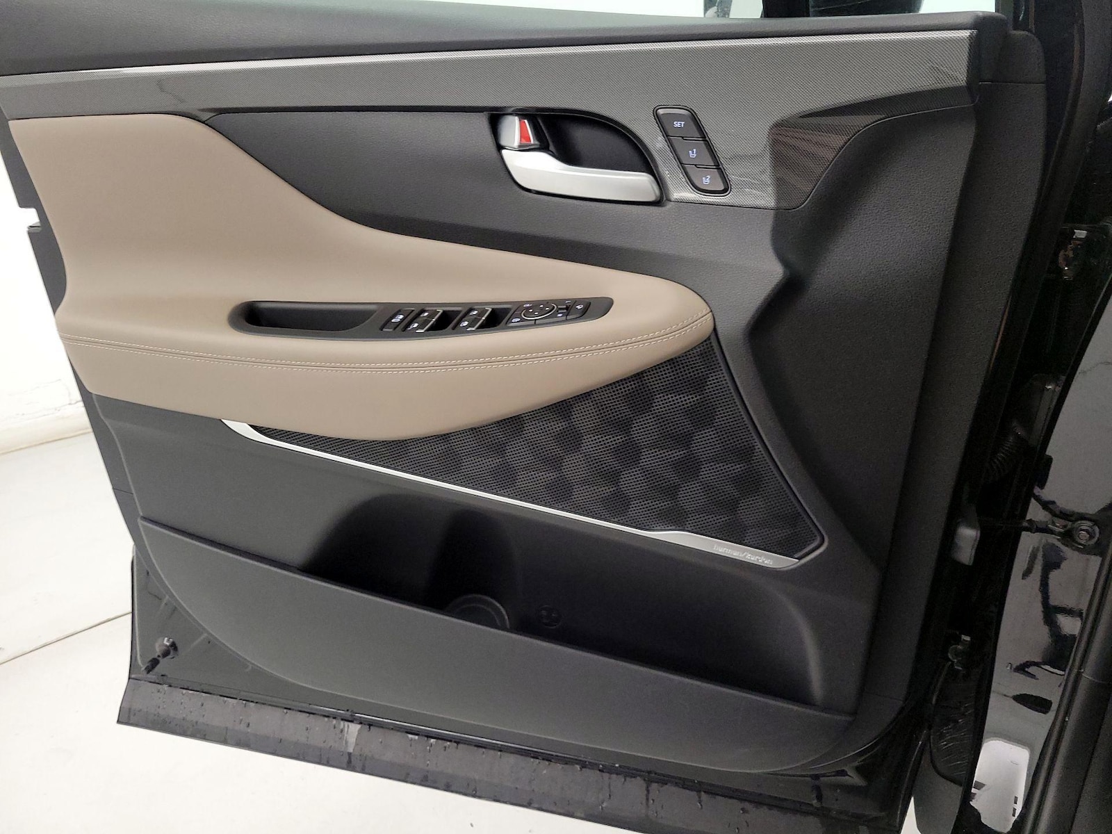 2023 Hyundai Santa Fe Limited HEV - Photo 13