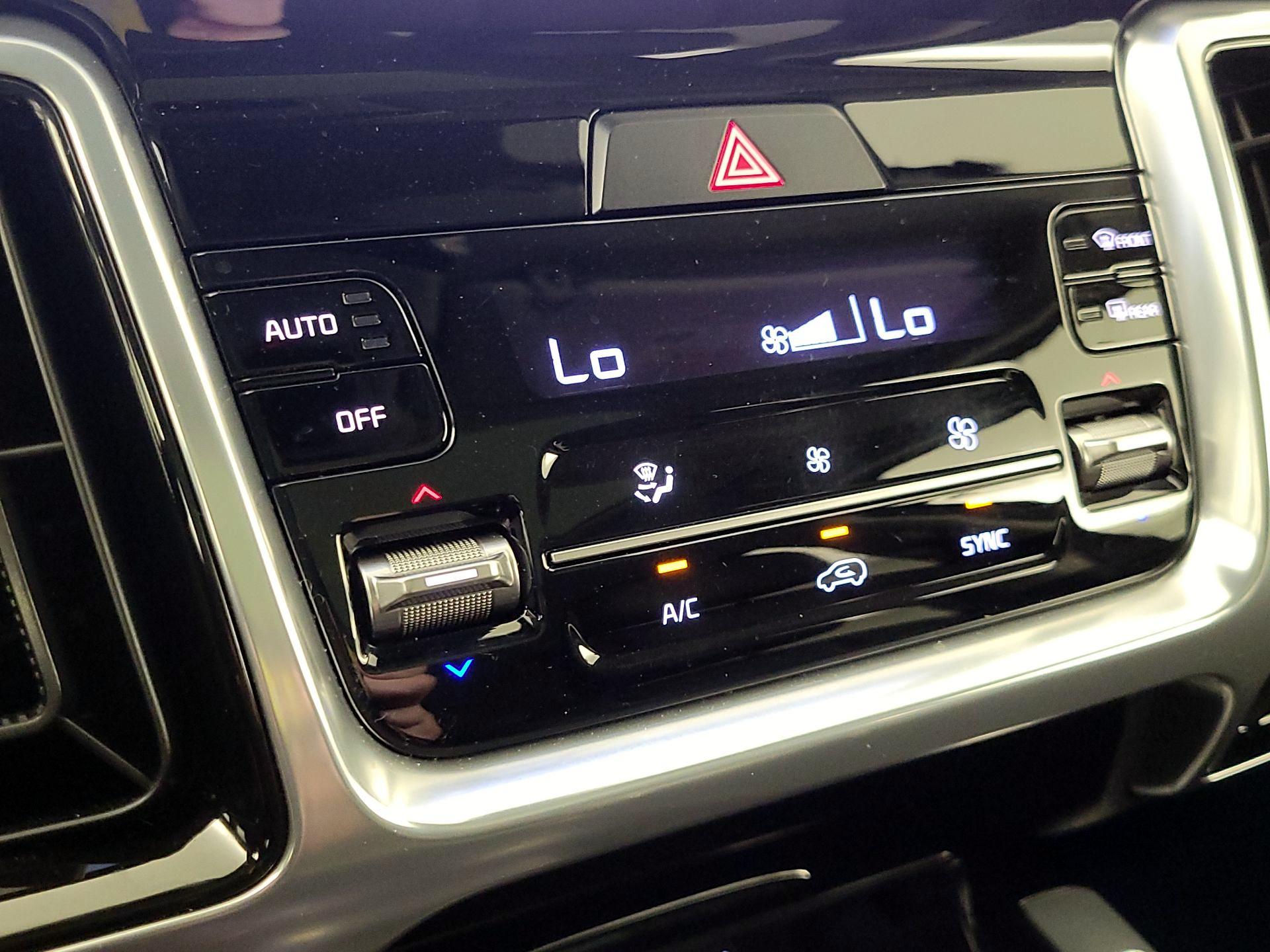 Thumbnail: 2023 Kia Sorento - 17