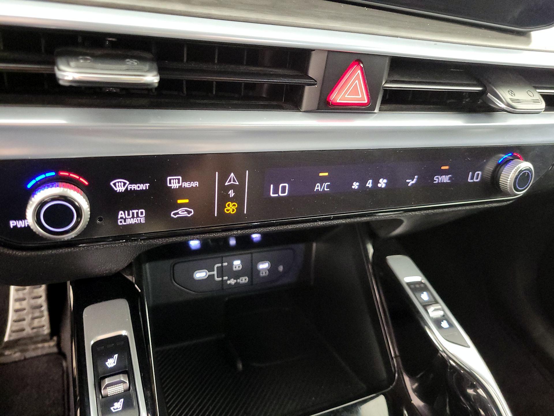 Thumbnail: 2024 Kia Sorento - 17