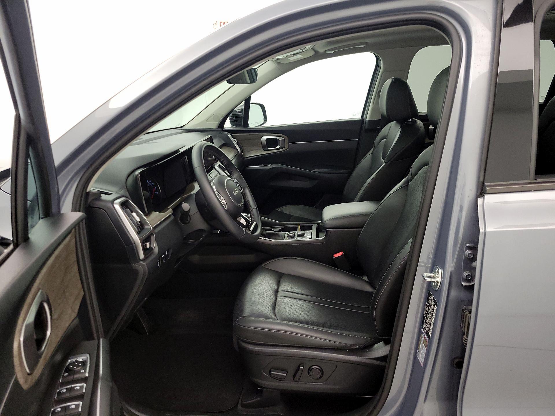 Thumbnail: 2023 Kia Sorento - 11