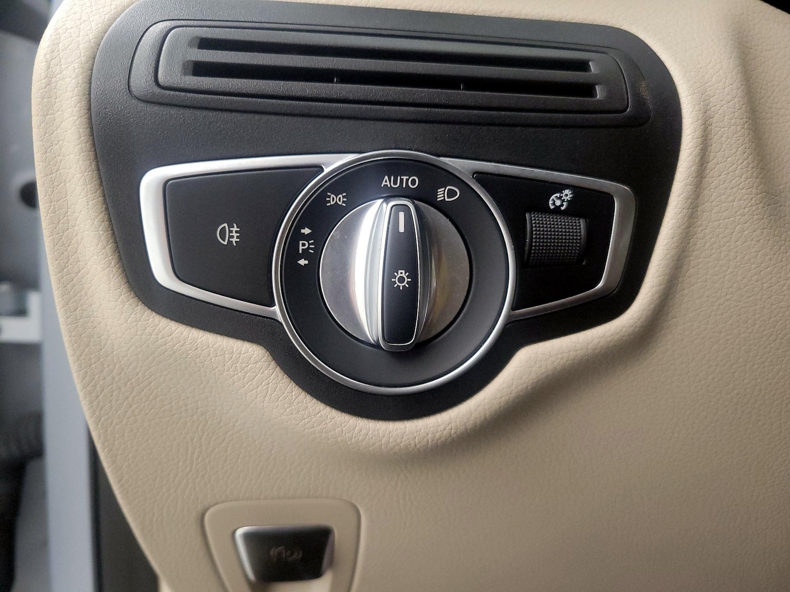 2022 Mercedes-Benz GLC GLC300 - Photo 14