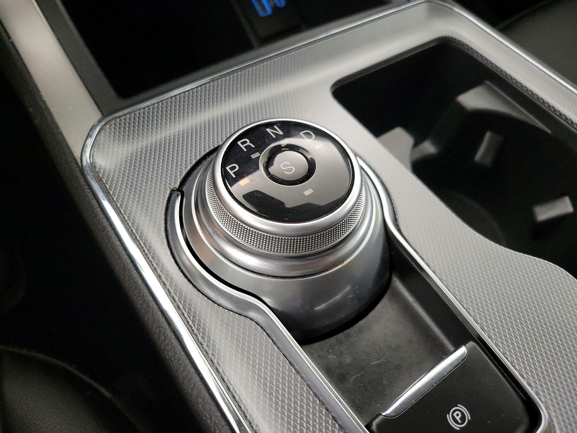 Thumbnail: 2021 Ford Edge - 17