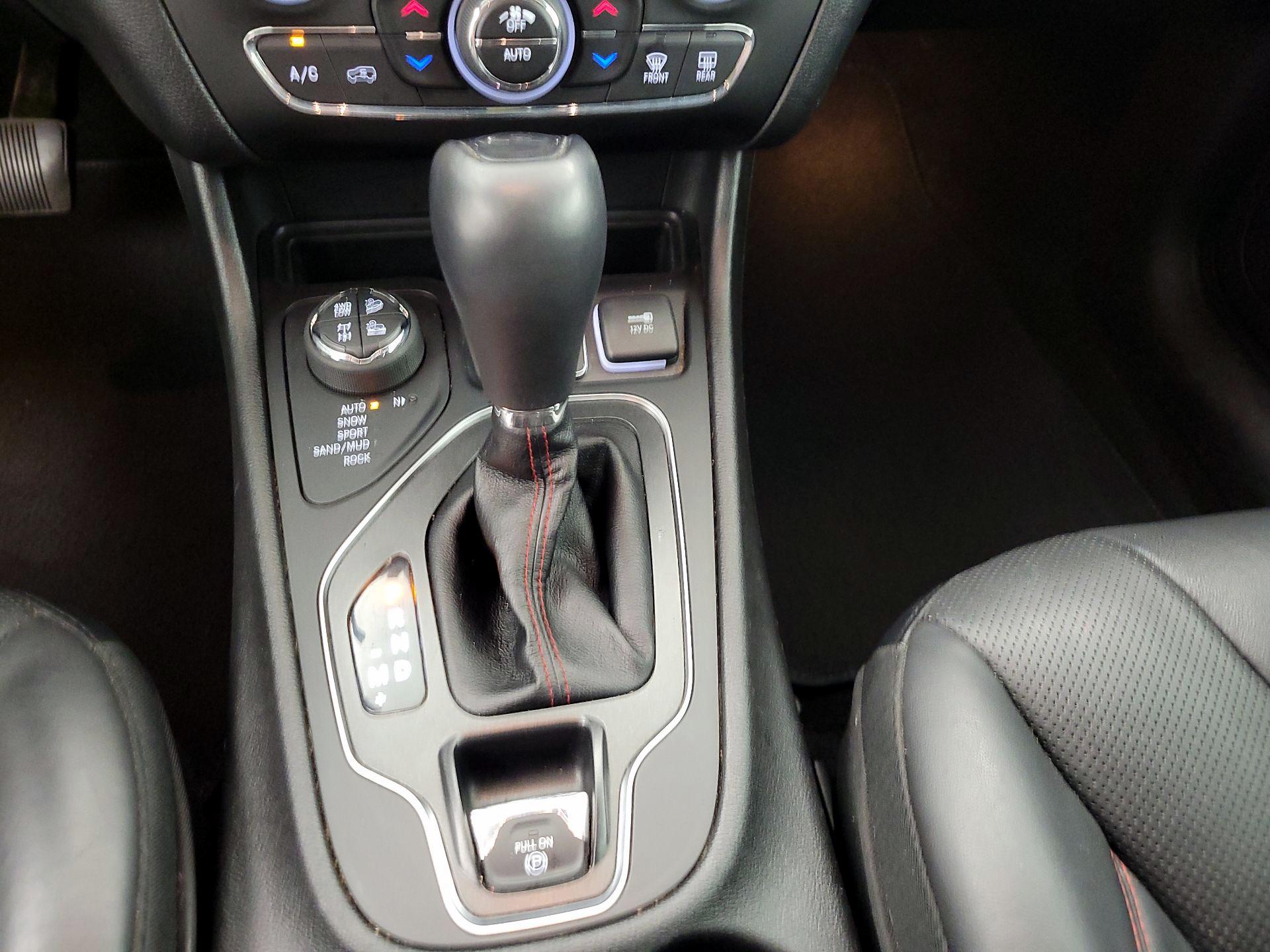 Thumbnail: 2021 Jeep Cherokee - 17